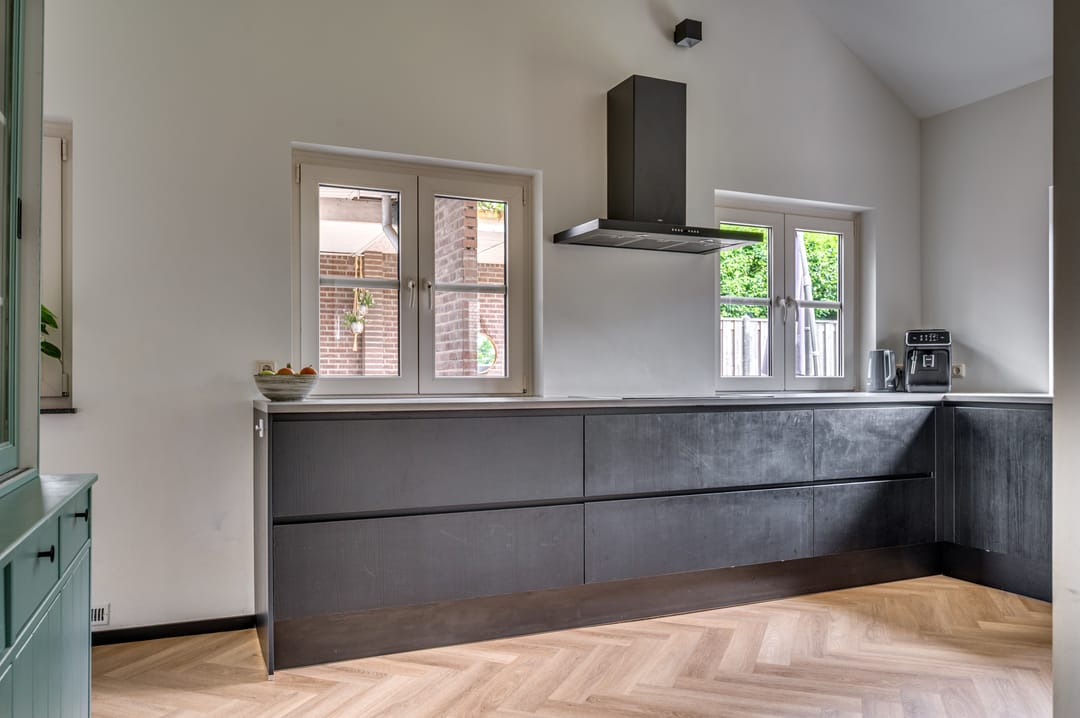 Spacious Detached Home with South-Facing Garden and Carport in Quiet Village Setting — 16