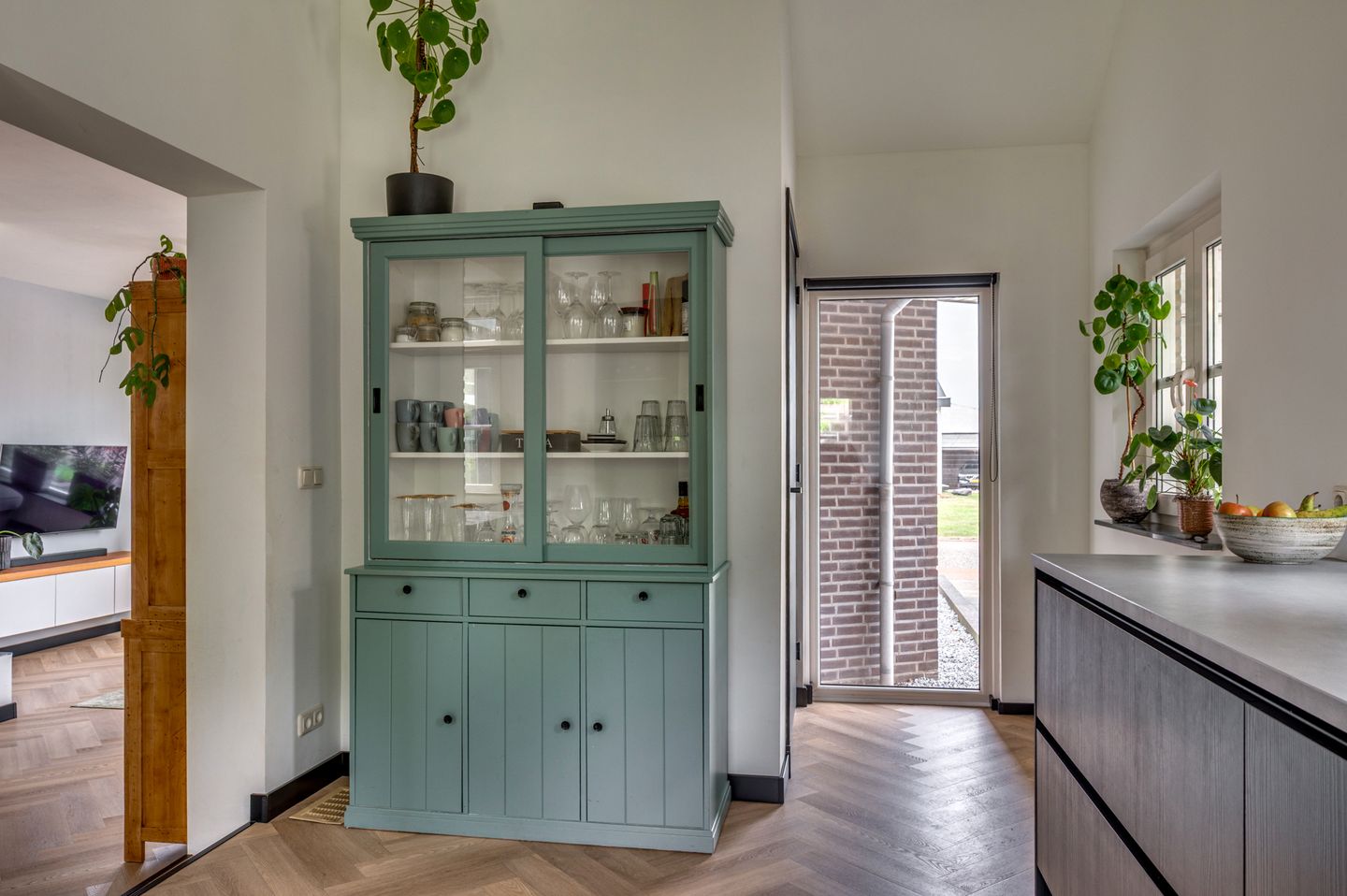 Spacious Detached Home with South-Facing Garden and Carport in Quiet Village Setting — 20