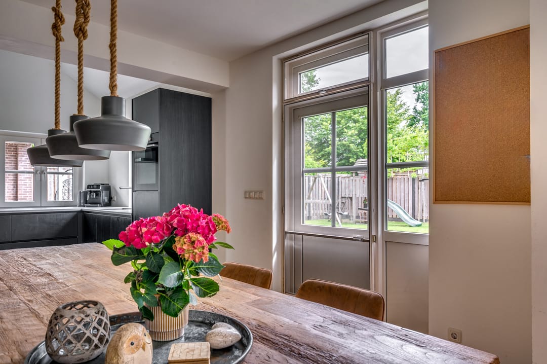 Spacious Detached Home with South-Facing Garden and Carport in Quiet Village Setting — 26