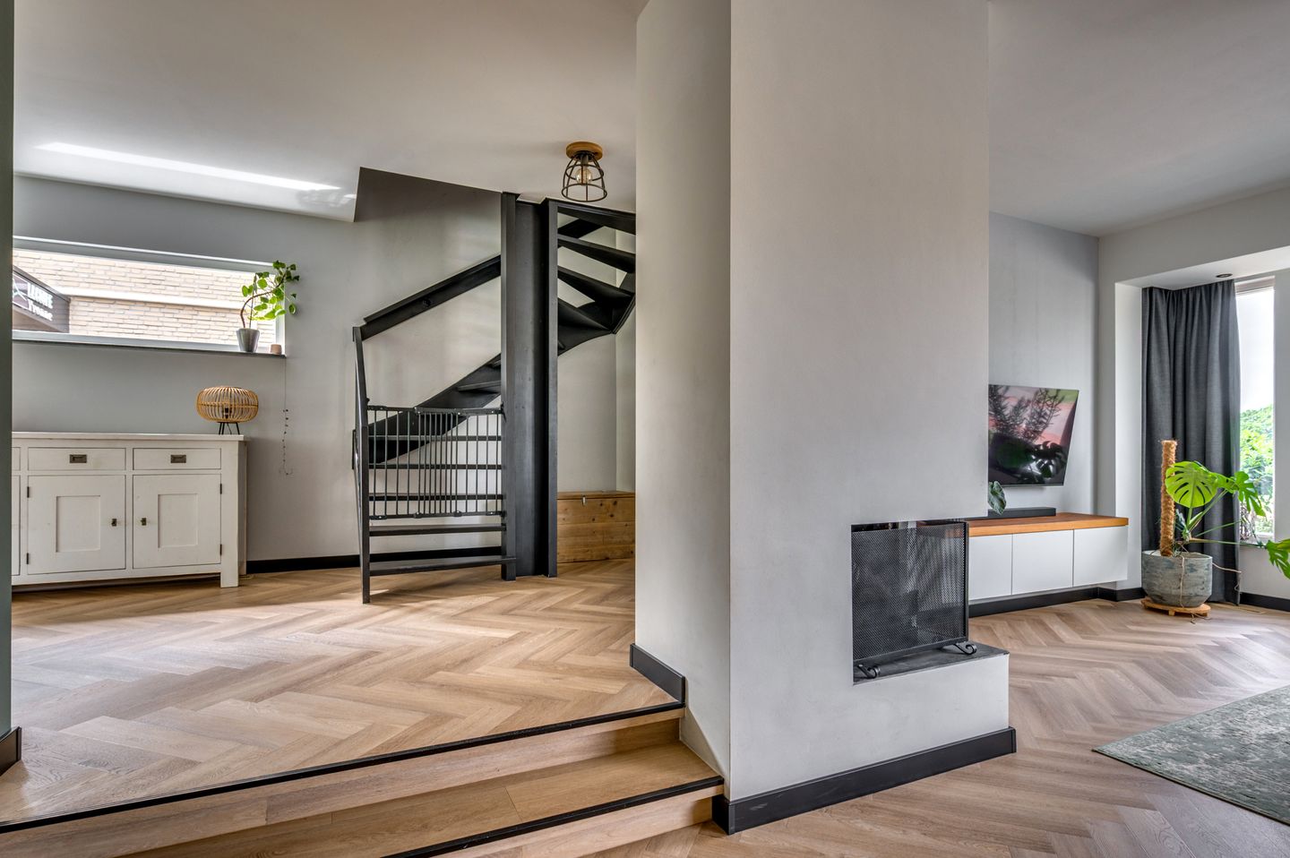 Spacious Detached Home with South-Facing Garden and Carport in Quiet Village Setting — 14