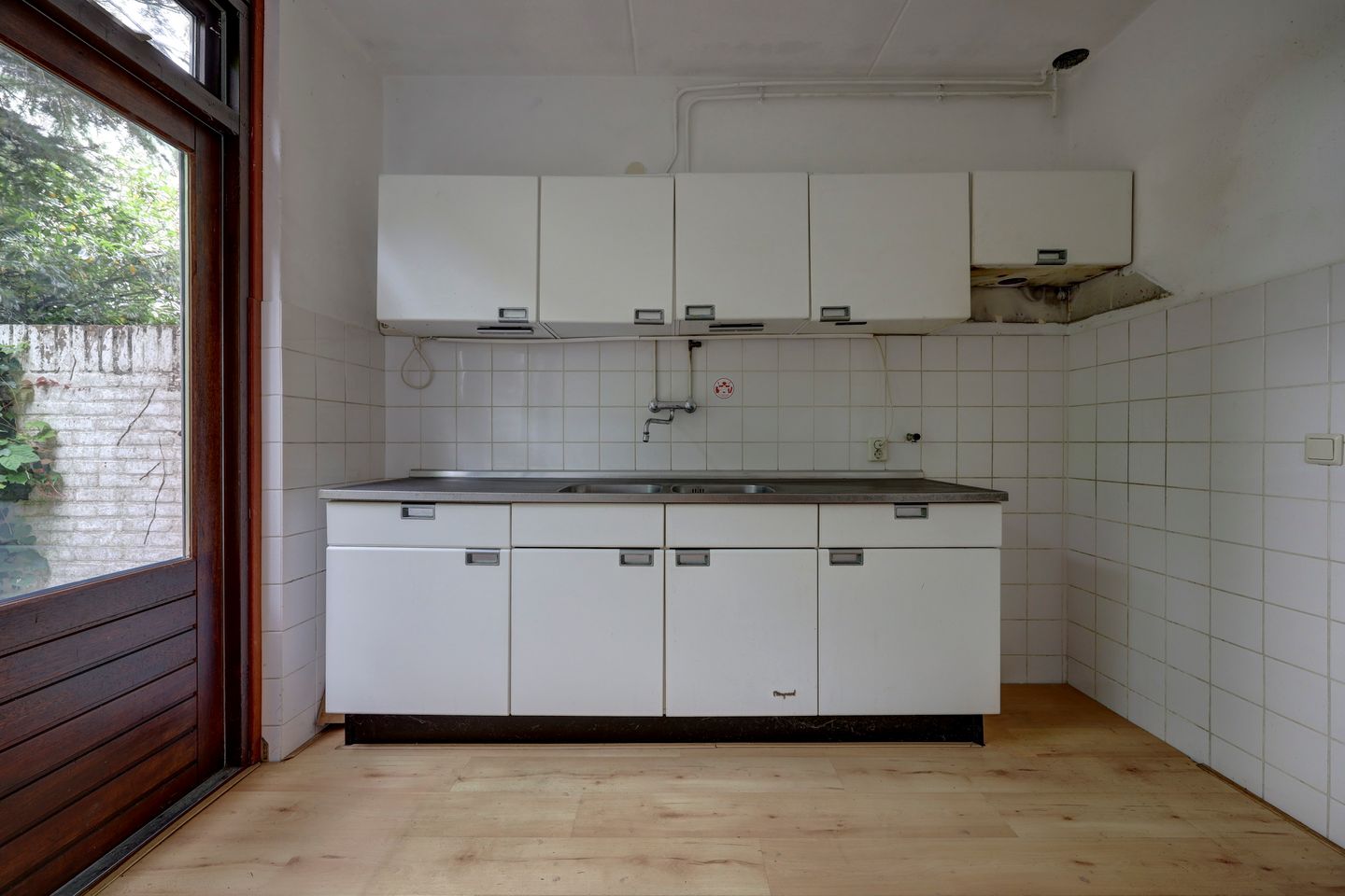 Spacious Corner Family Home with 4 Bedrooms and South-Facing Garden — 14