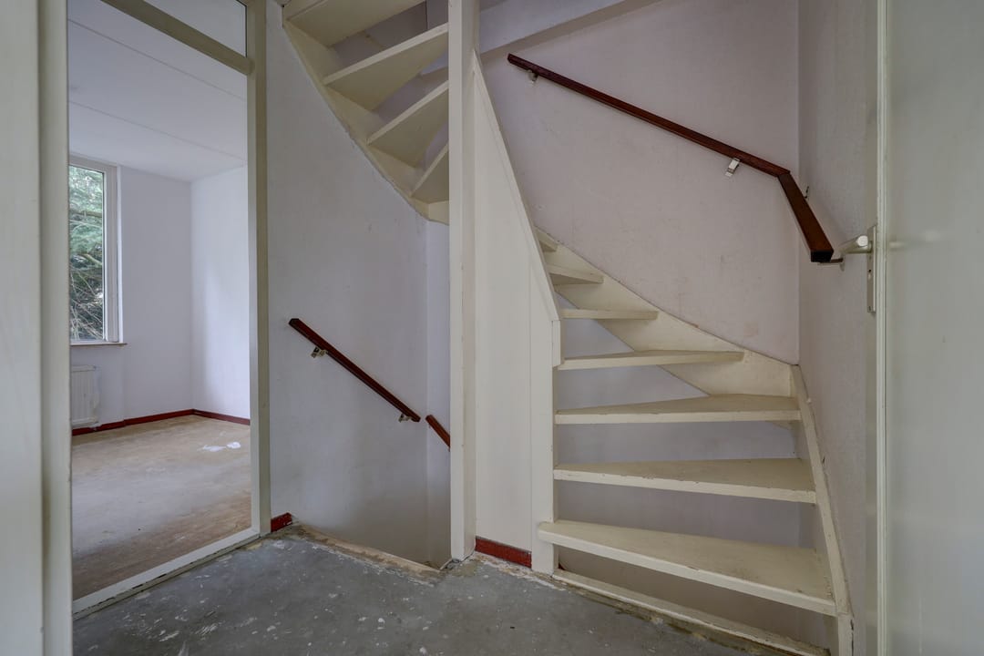 Spacious Corner Family Home with 4 Bedrooms and South-Facing Garden — 17
