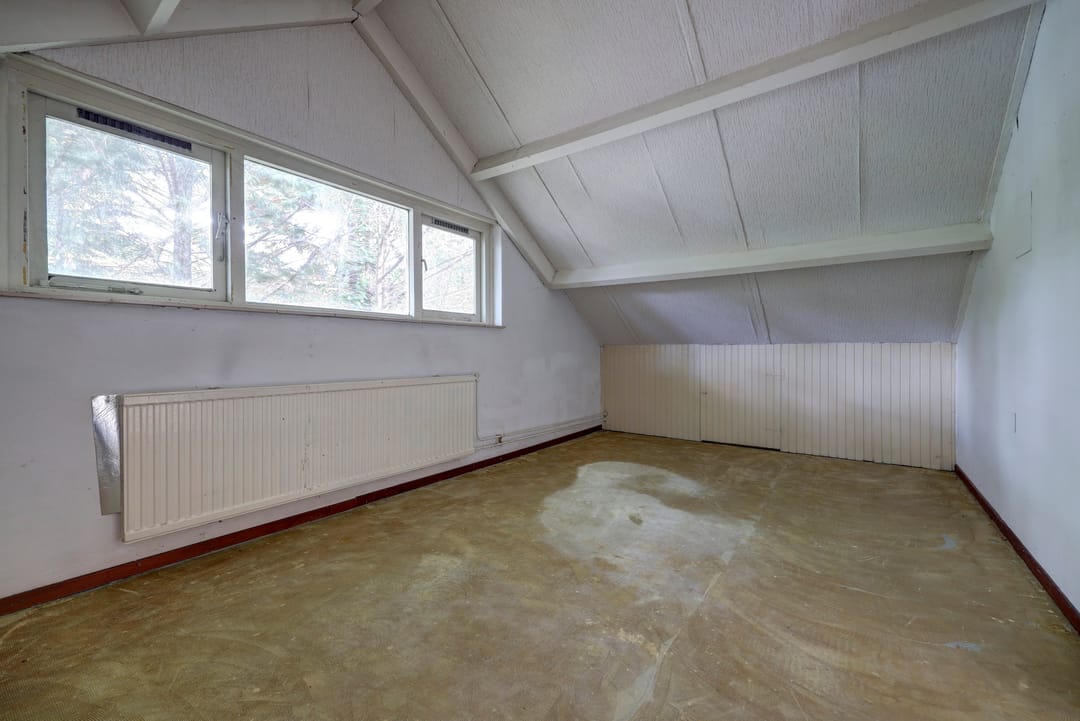 Spacious Corner Family Home with 4 Bedrooms and South-Facing Garden — 28