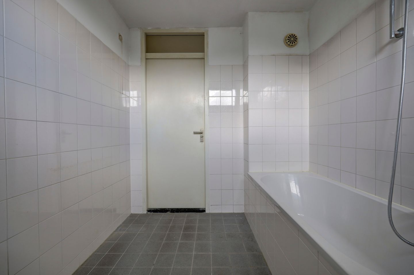 Spacious Corner Family Home with 4 Bedrooms and South-Facing Garden — 25