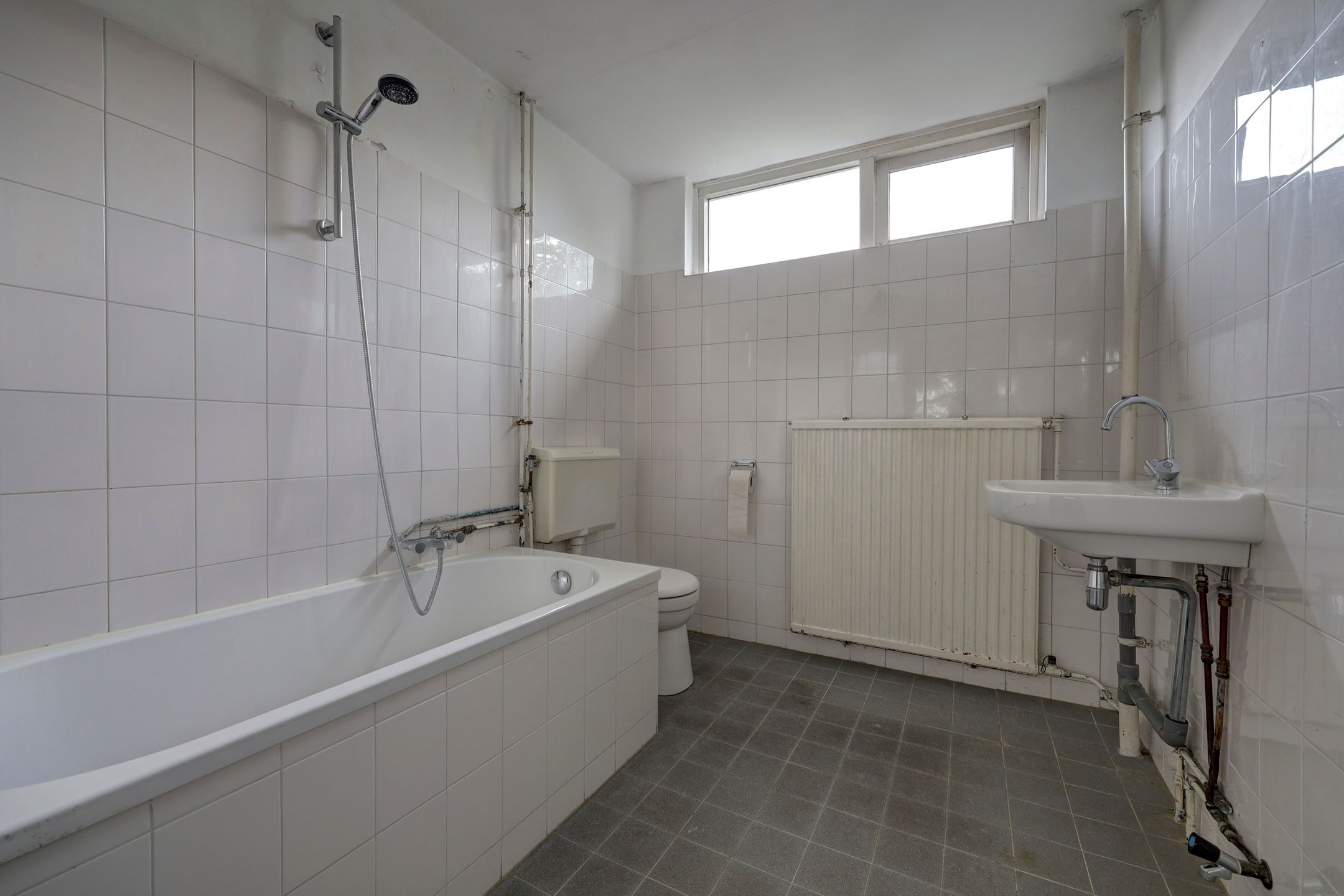 Spacious Corner Family Home with 4 Bedrooms and South-Facing Garden — 24