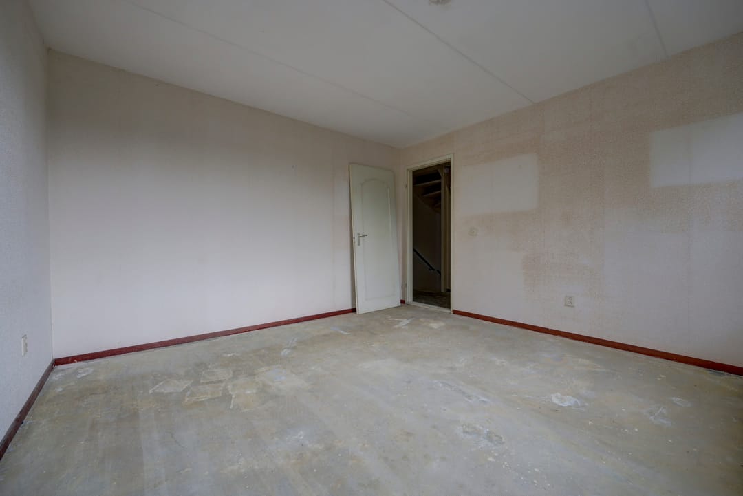 Spacious Corner Family Home with 4 Bedrooms and South-Facing Garden — 23