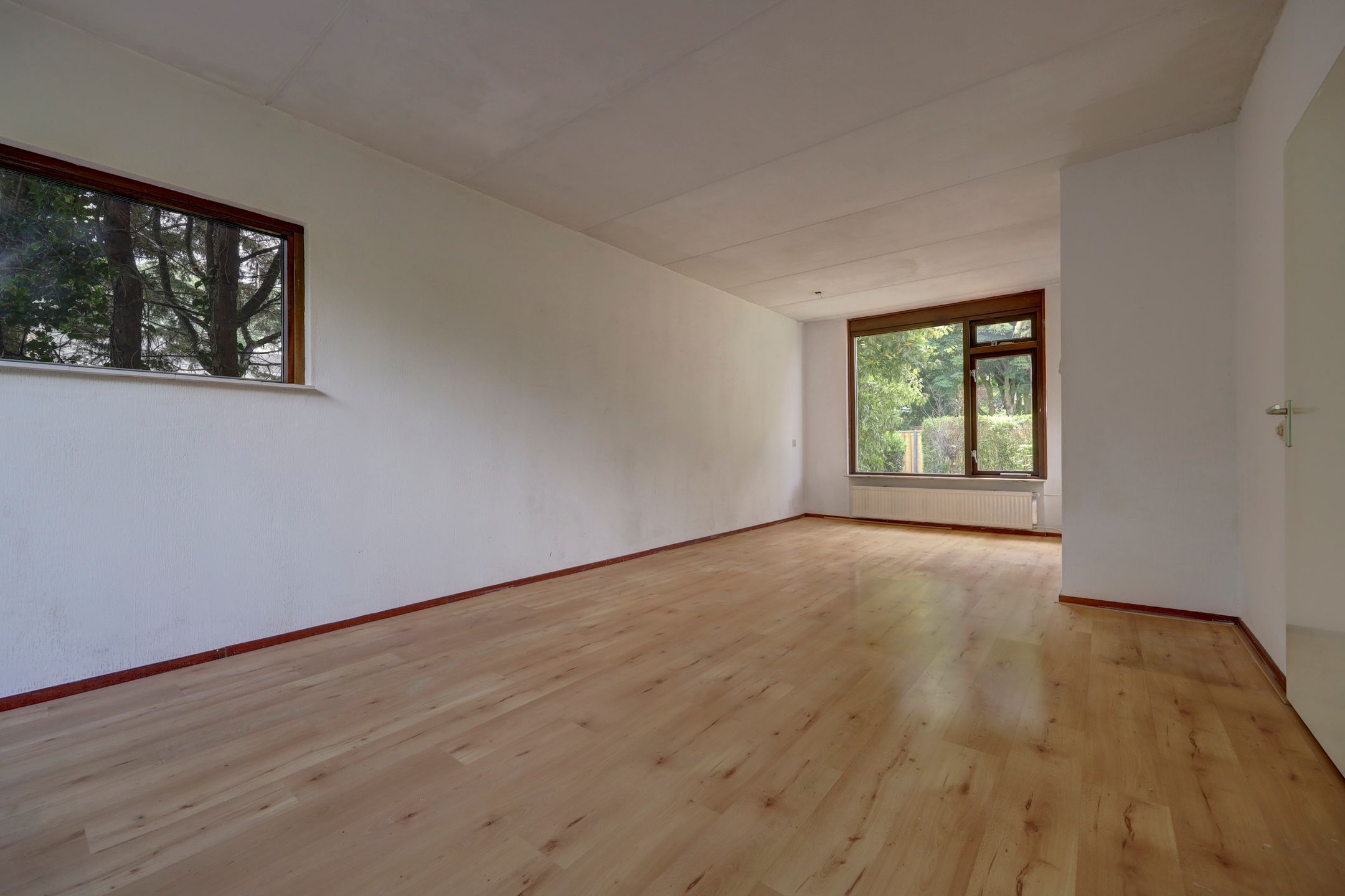 Spacious Corner Family Home with 4 Bedrooms and South-Facing Garden — 9