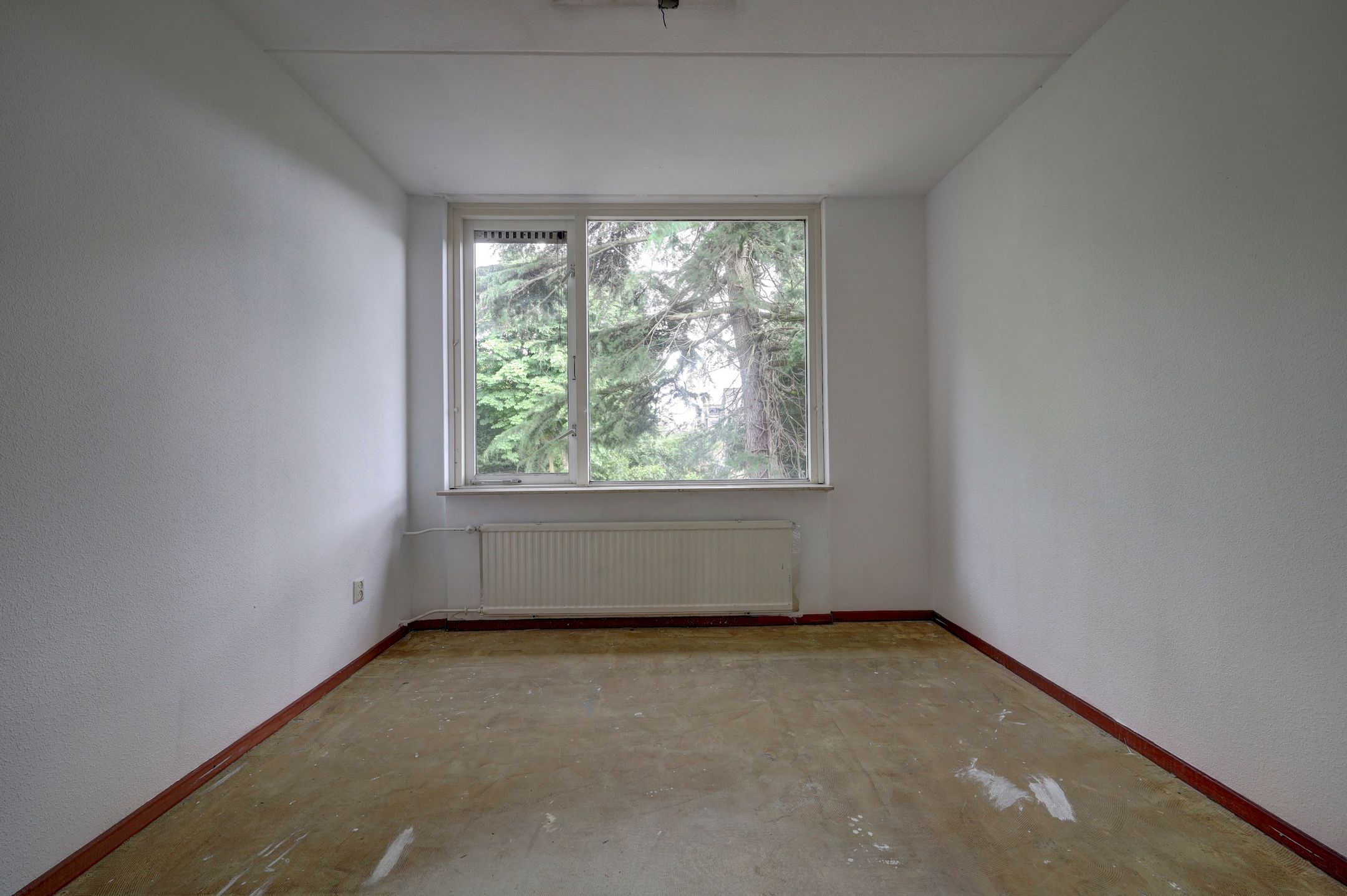 Spacious Corner Family Home with 4 Bedrooms and South-Facing Garden — 18