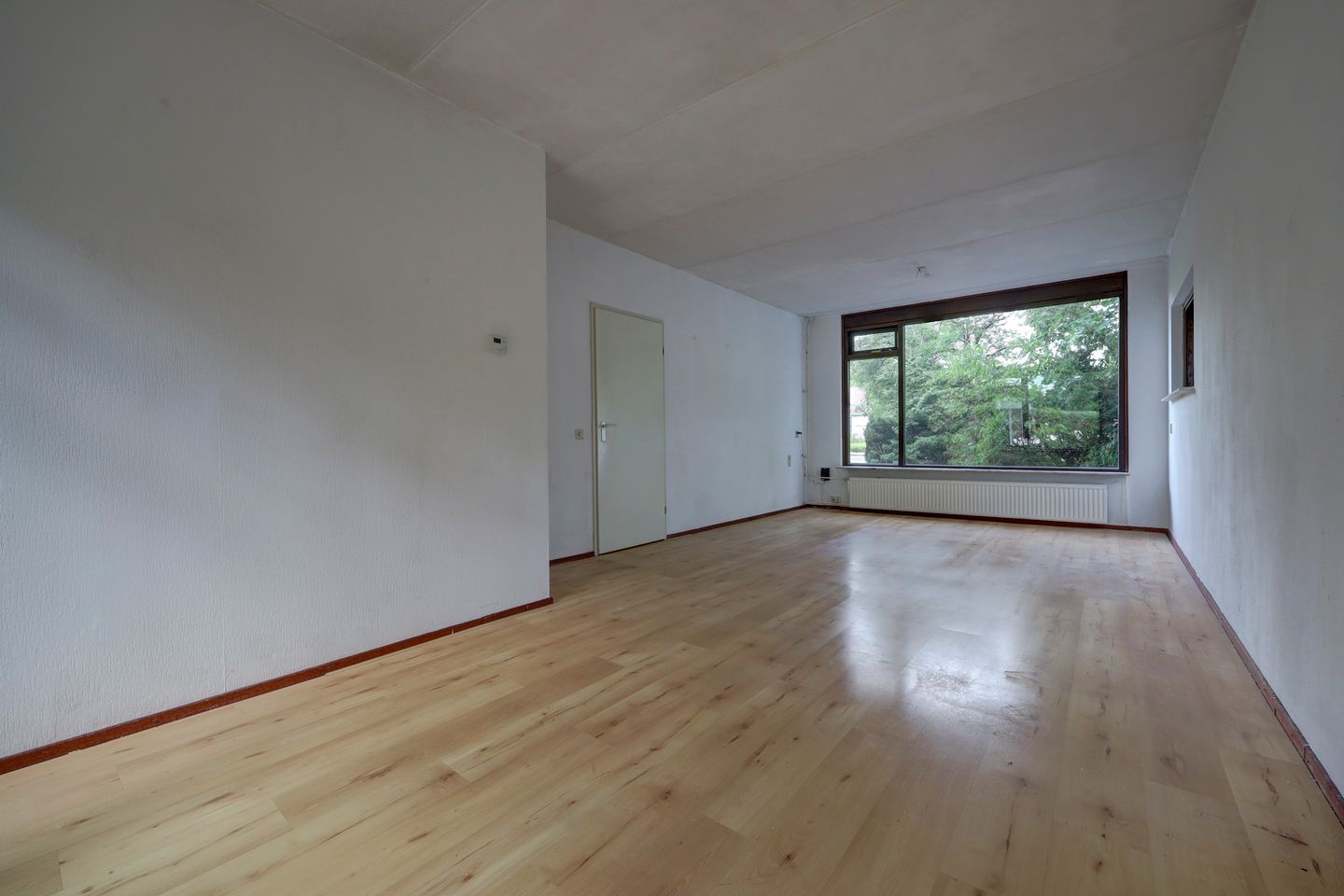 Spacious Corner Family Home with 4 Bedrooms and South-Facing Garden — 10