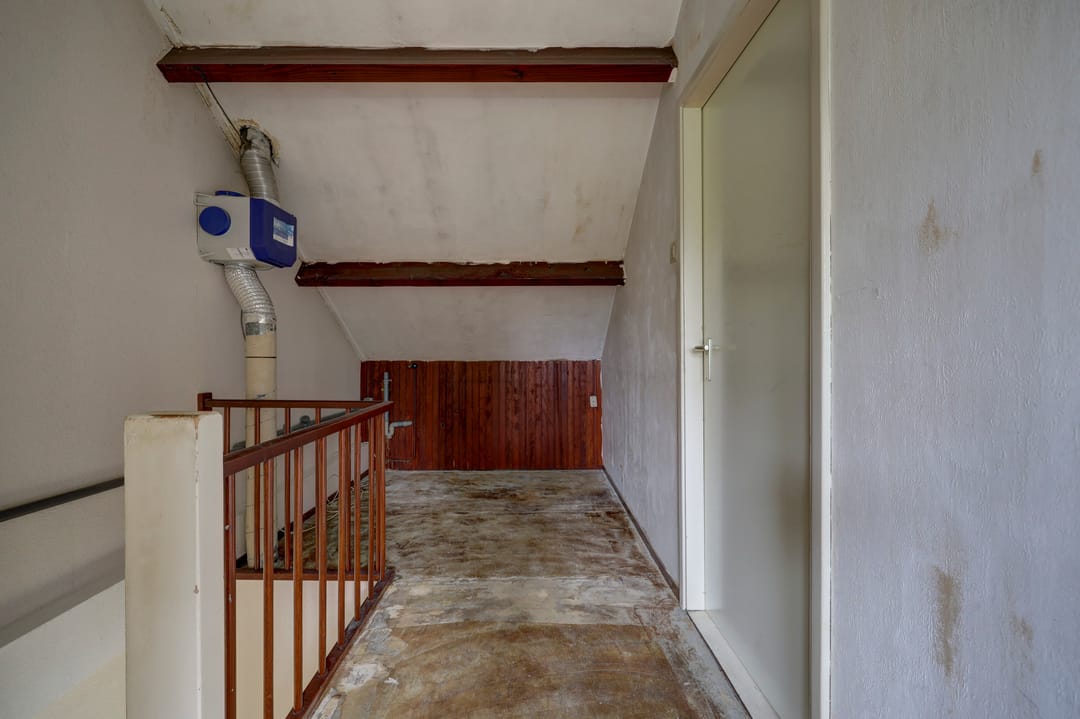 Spacious Corner Family Home with 4 Bedrooms and South-Facing Garden — 26
