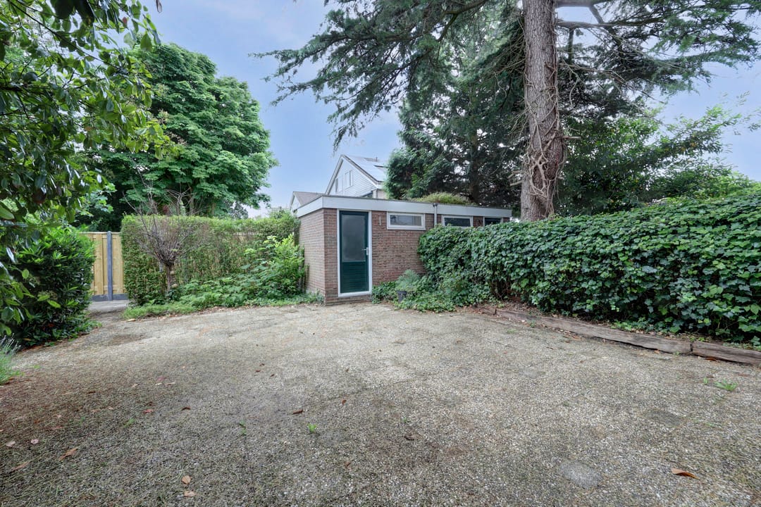 Spacious Corner Family Home with 4 Bedrooms and South-Facing Garden — 32