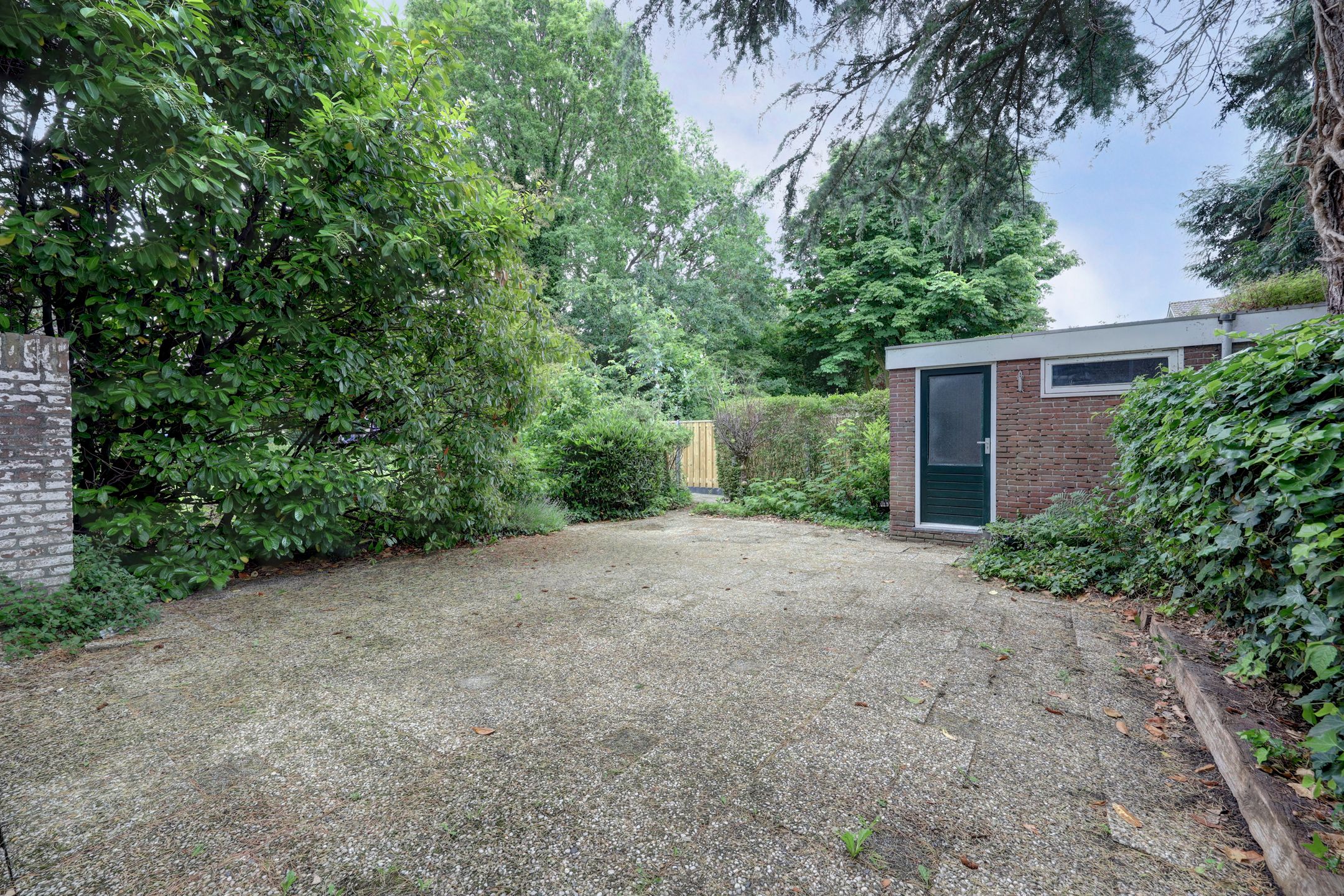 Spacious Corner Family Home with 4 Bedrooms and South-Facing Garden — 30