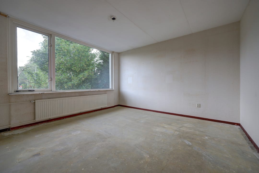 Spacious Corner Family Home with 4 Bedrooms and South-Facing Garden — 22