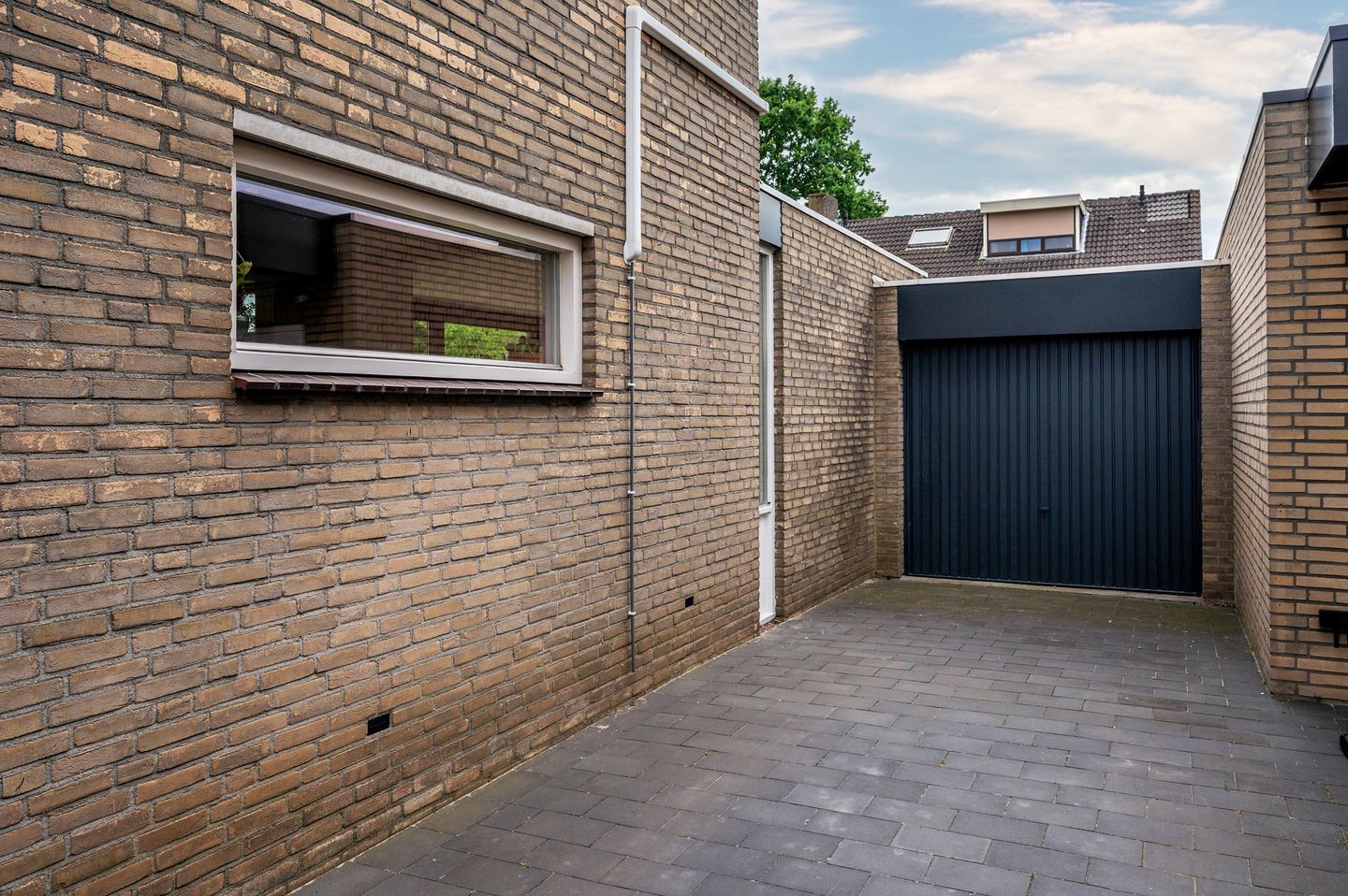 Spacious Detached Home with South-Facing Garden and Carport in Quiet Village Setting — 64