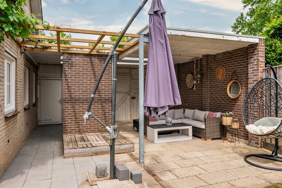 Spacious Detached Home with South-Facing Garden and Carport in Quiet Village Setting — 62