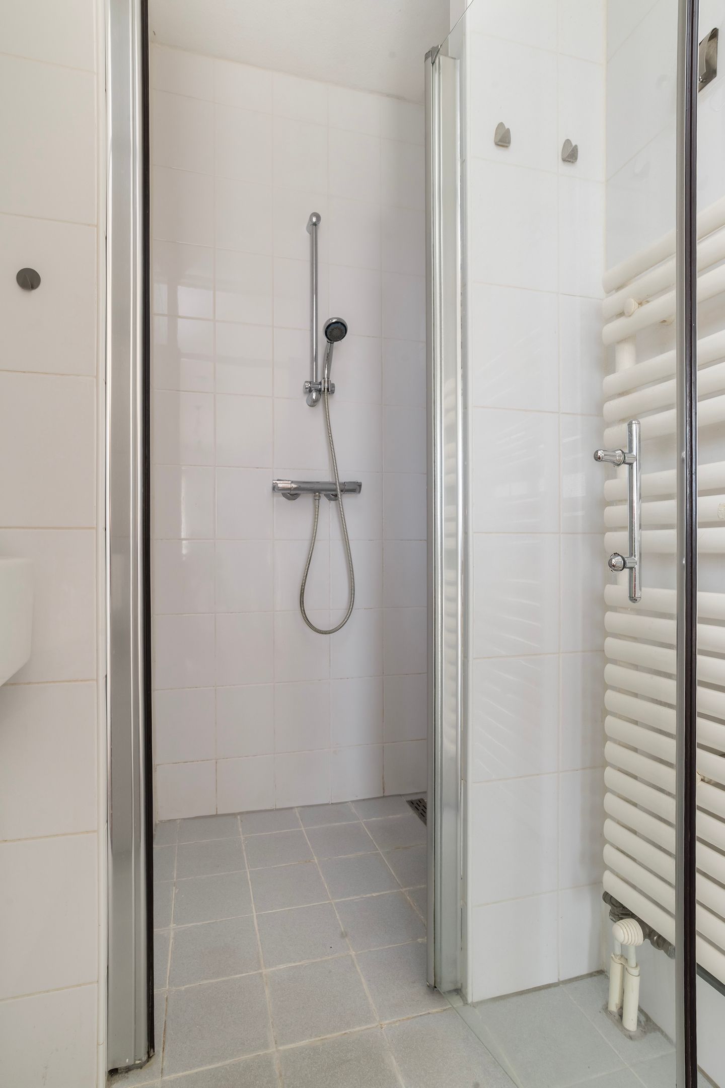 Spacious Top-Floor Apartment with Rooftop Terrace in City Center — 34