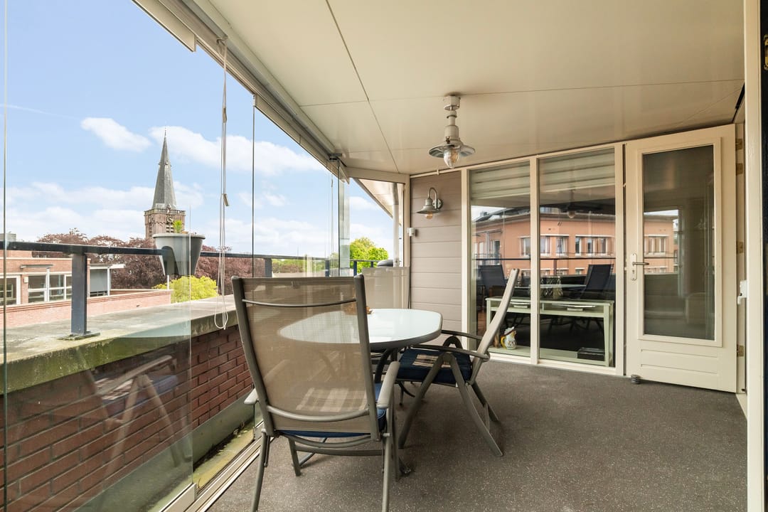 Spacious Top-Floor Apartment with Rooftop Terrace in City Center — 22