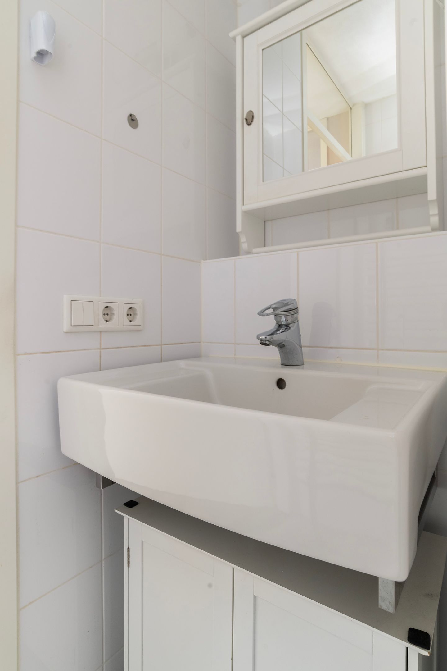 Spacious Top-Floor Apartment with Rooftop Terrace in City Center — 35