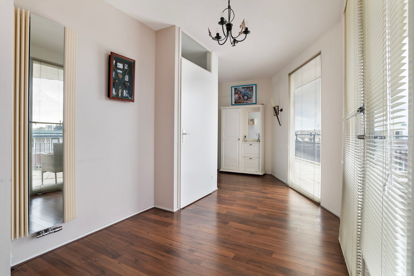 Spacious Top-Floor Apartment with Rooftop Terrace in City Center — 40