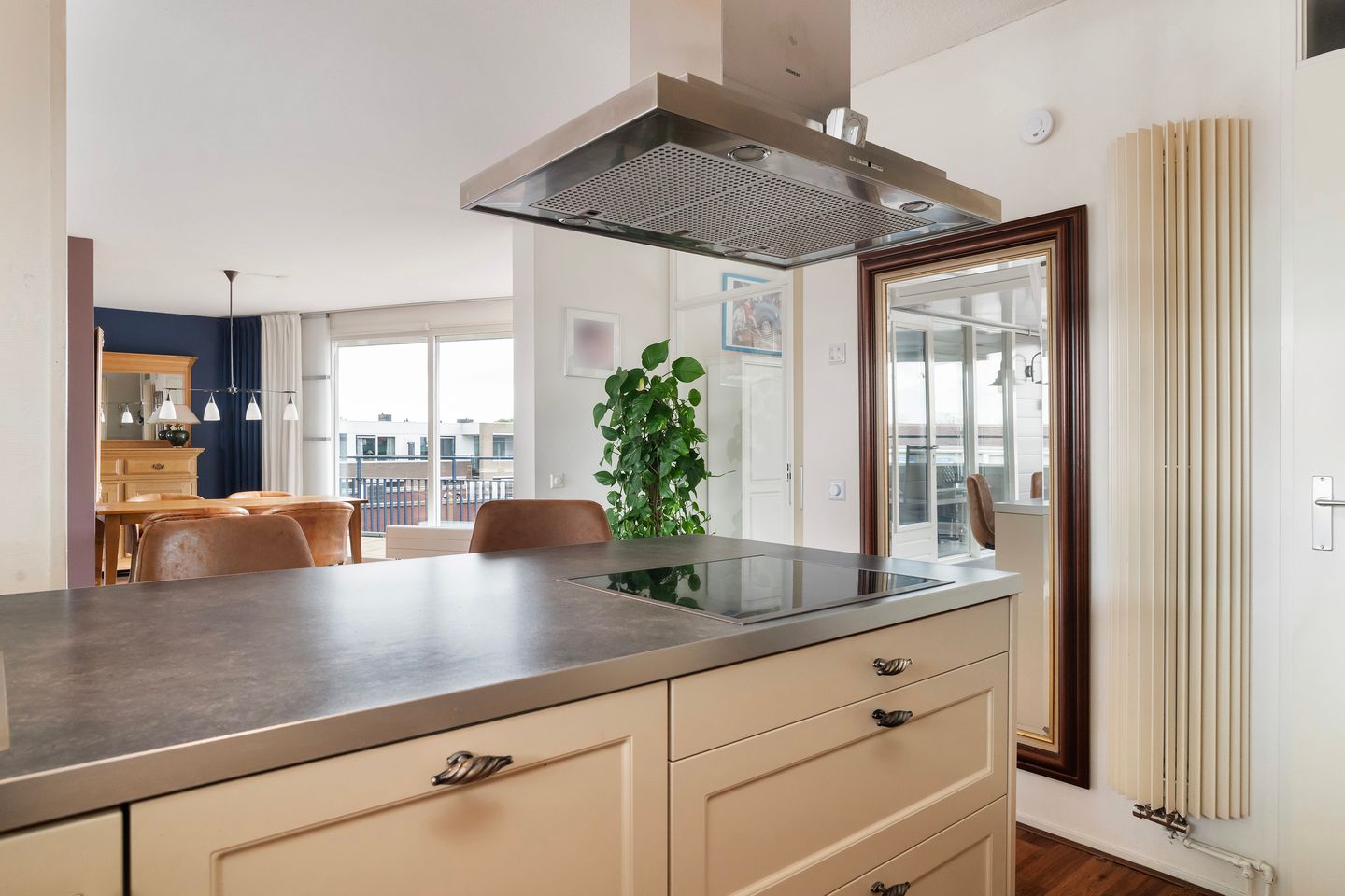 Spacious Top-Floor Apartment with Rooftop Terrace in City Center — 19