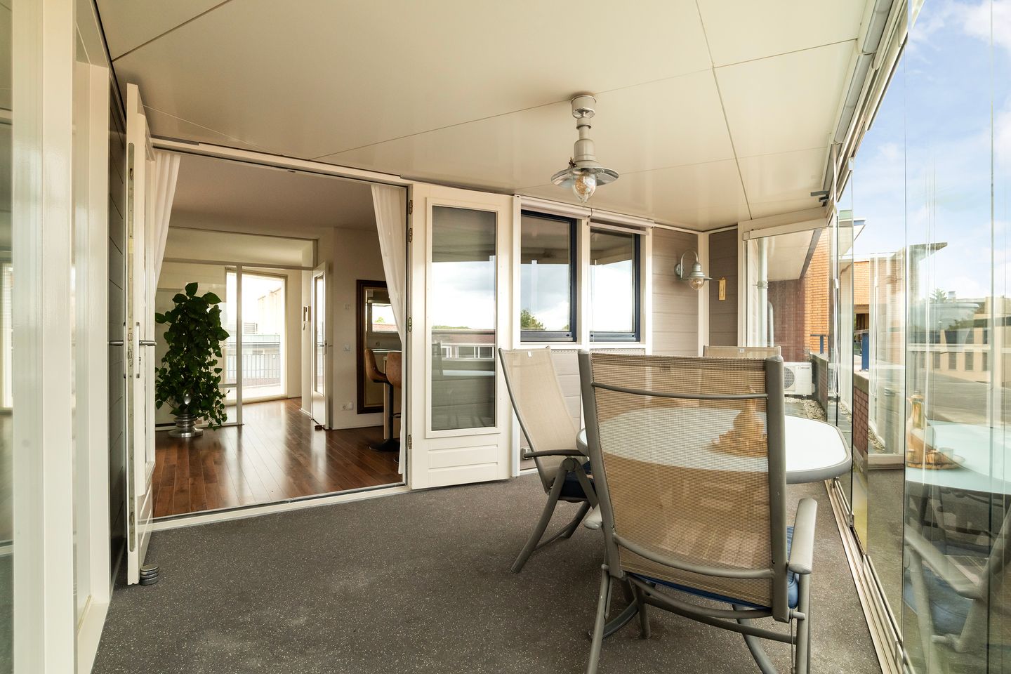 Spacious Top-Floor Apartment with Rooftop Terrace in City Center — 25