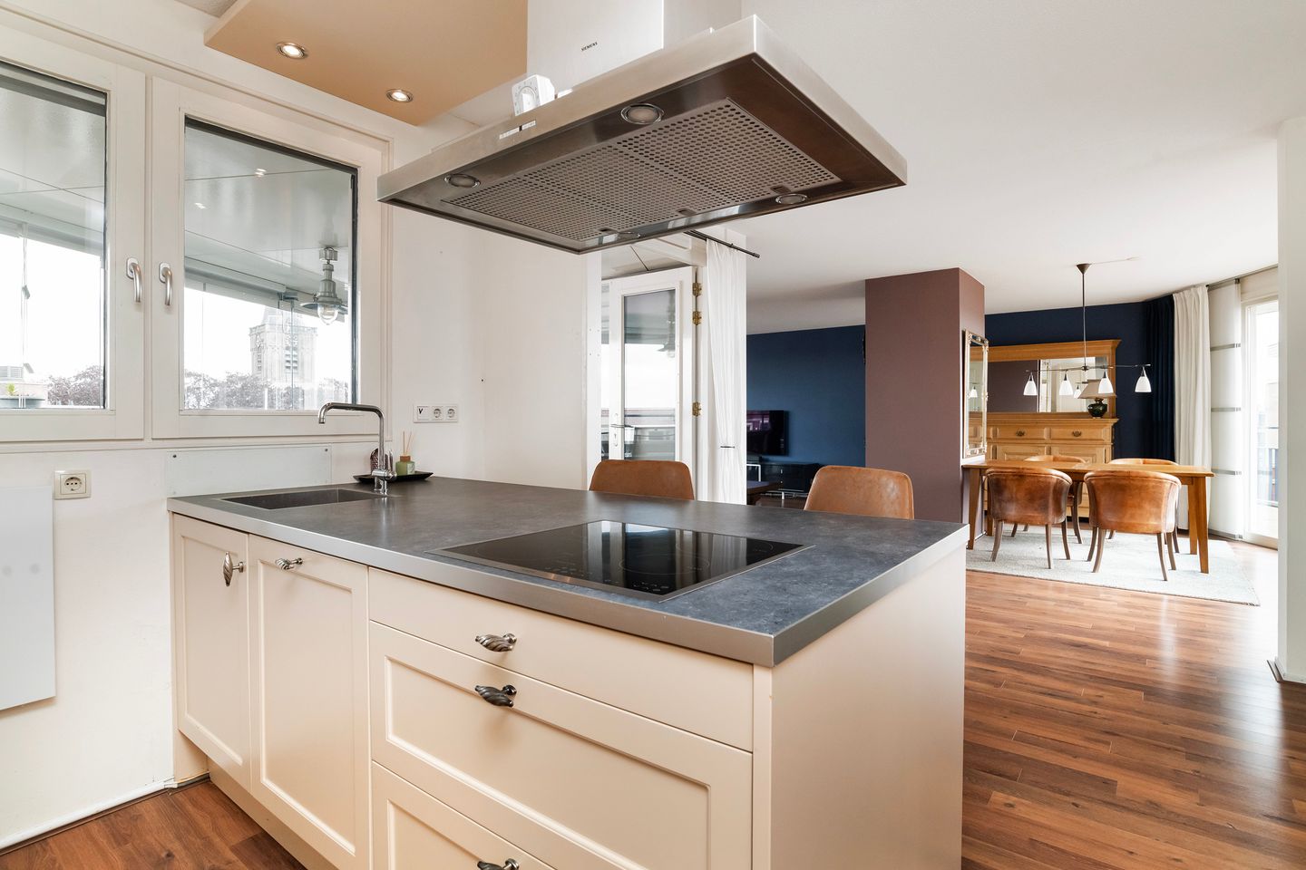 Spacious Top-Floor Apartment with Rooftop Terrace in City Center — 20