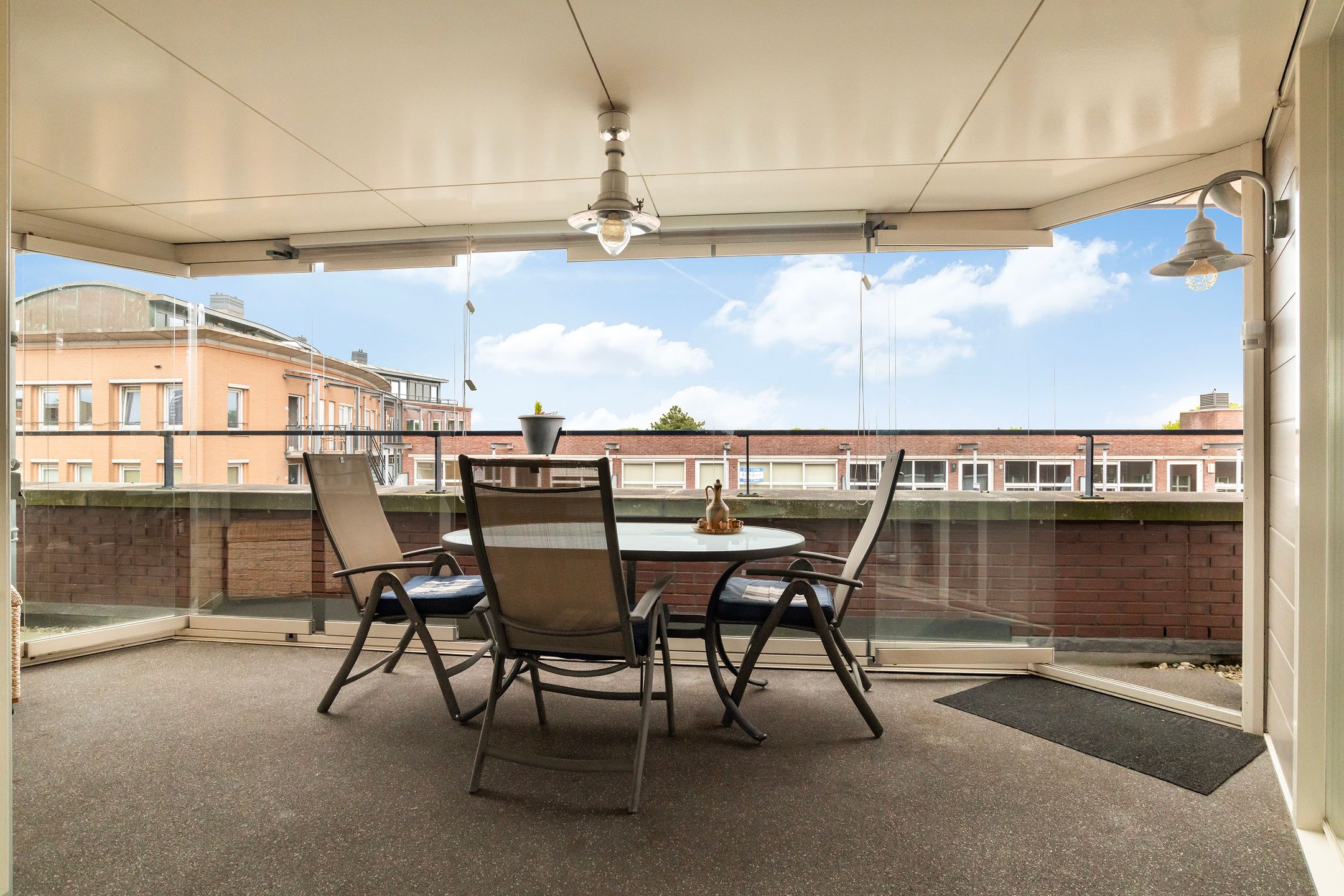 Spacious Top-Floor Apartment with Rooftop Terrace in City Center — 21