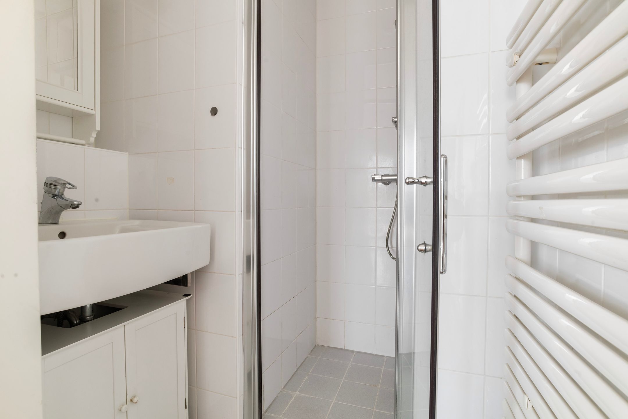 Spacious Top-Floor Apartment with Rooftop Terrace in City Center — 33