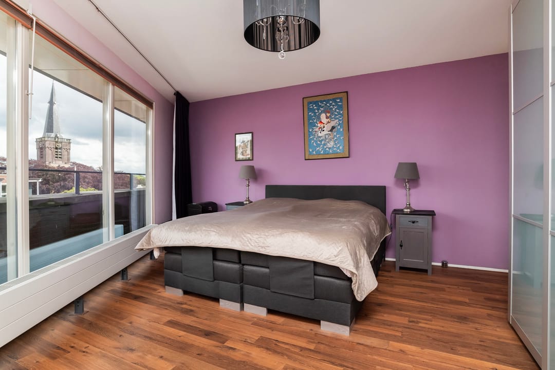 Spacious Top-Floor Apartment with Rooftop Terrace in City Center — 31