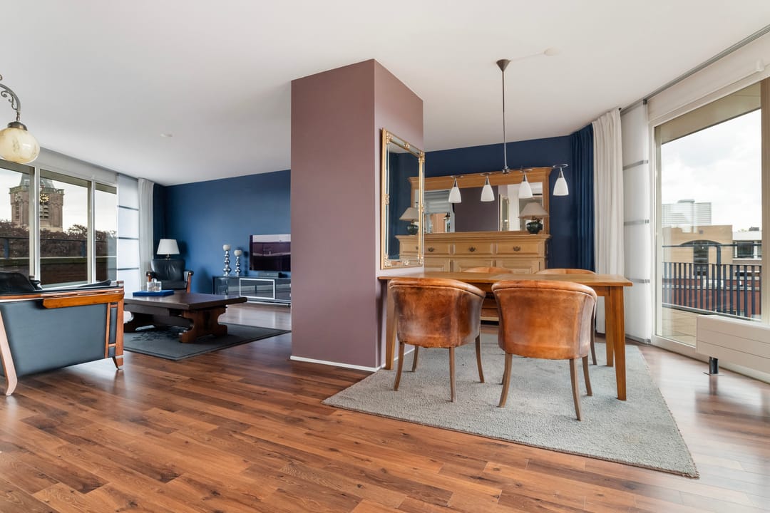 Spacious Top-Floor Apartment with Rooftop Terrace in City Center — 8
