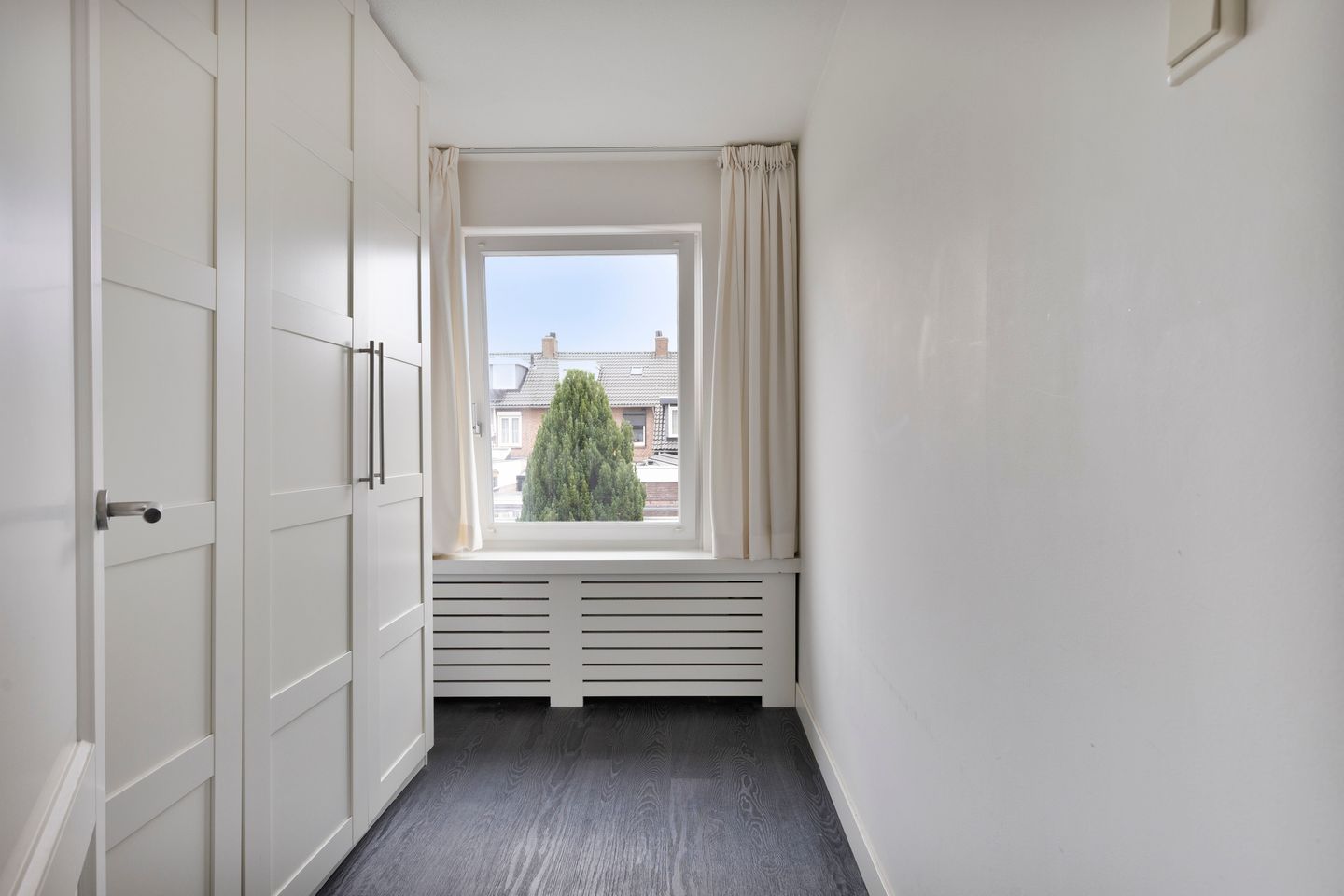 Spacious Corner Home with Garage in Family-Friendly Helmond — 34