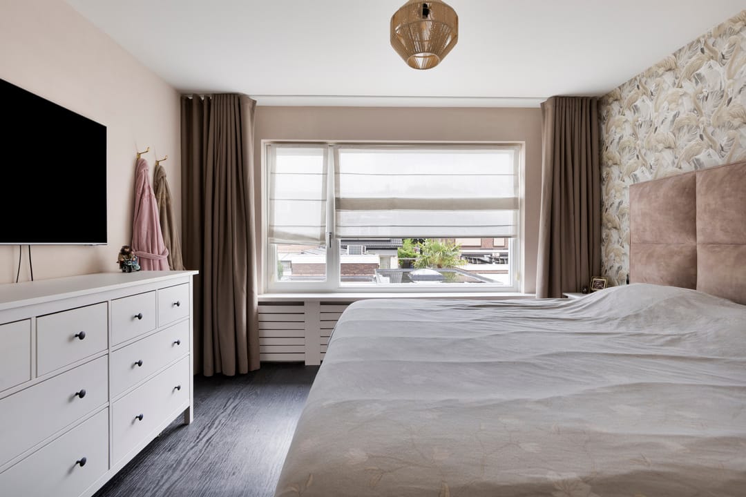 Spacious Corner Home with Garage in Family-Friendly Helmond — 28