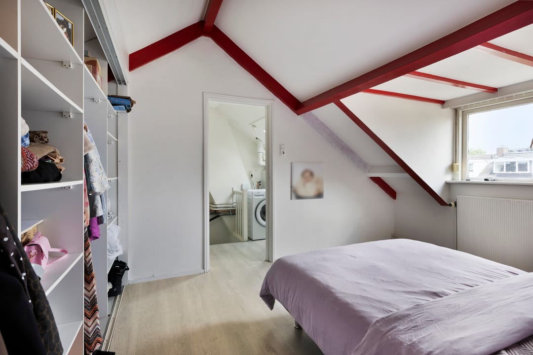Spacious Corner Home with Garage in Family-Friendly Helmond — 37