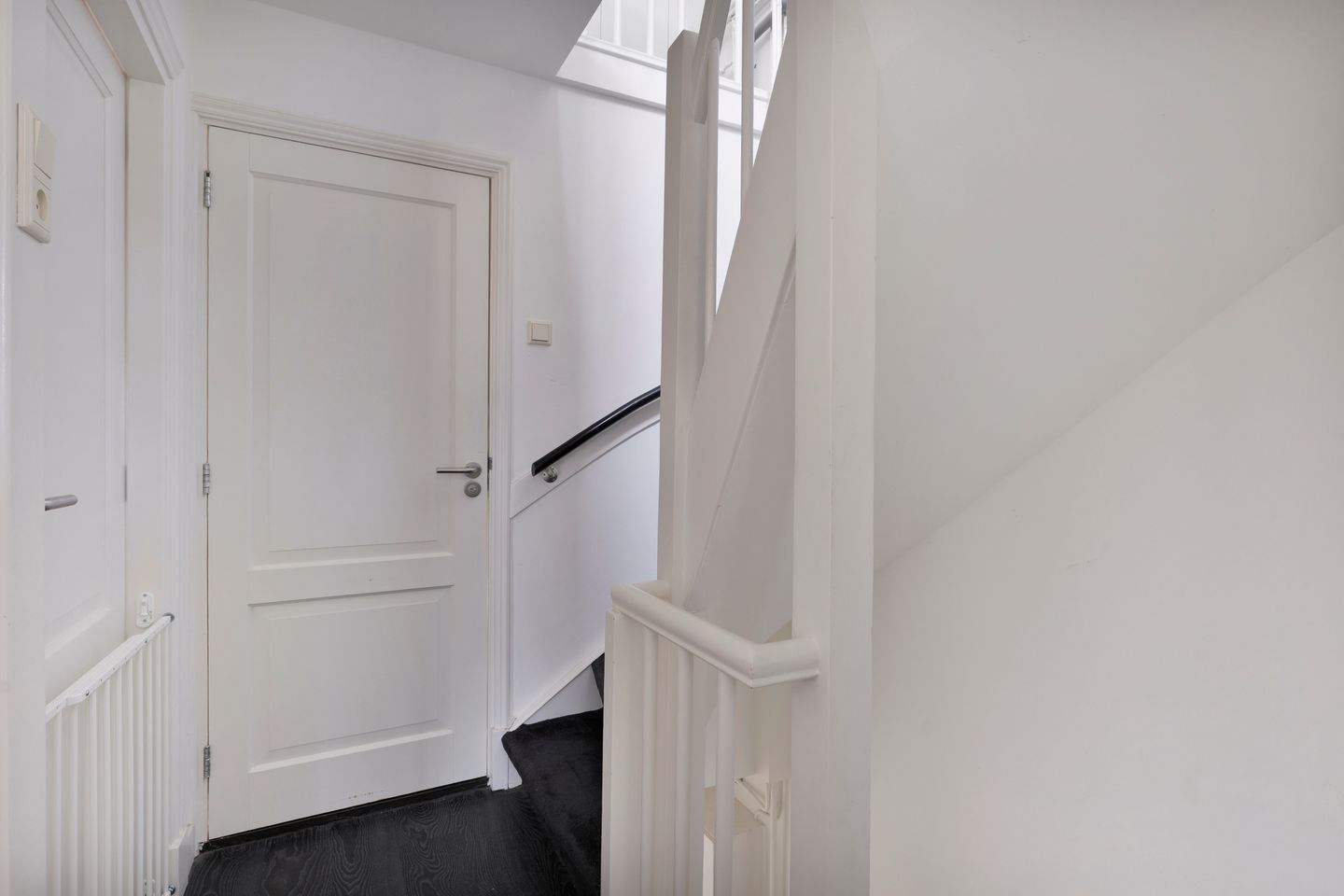 Spacious Corner Home with Garage in Family-Friendly Helmond — 25