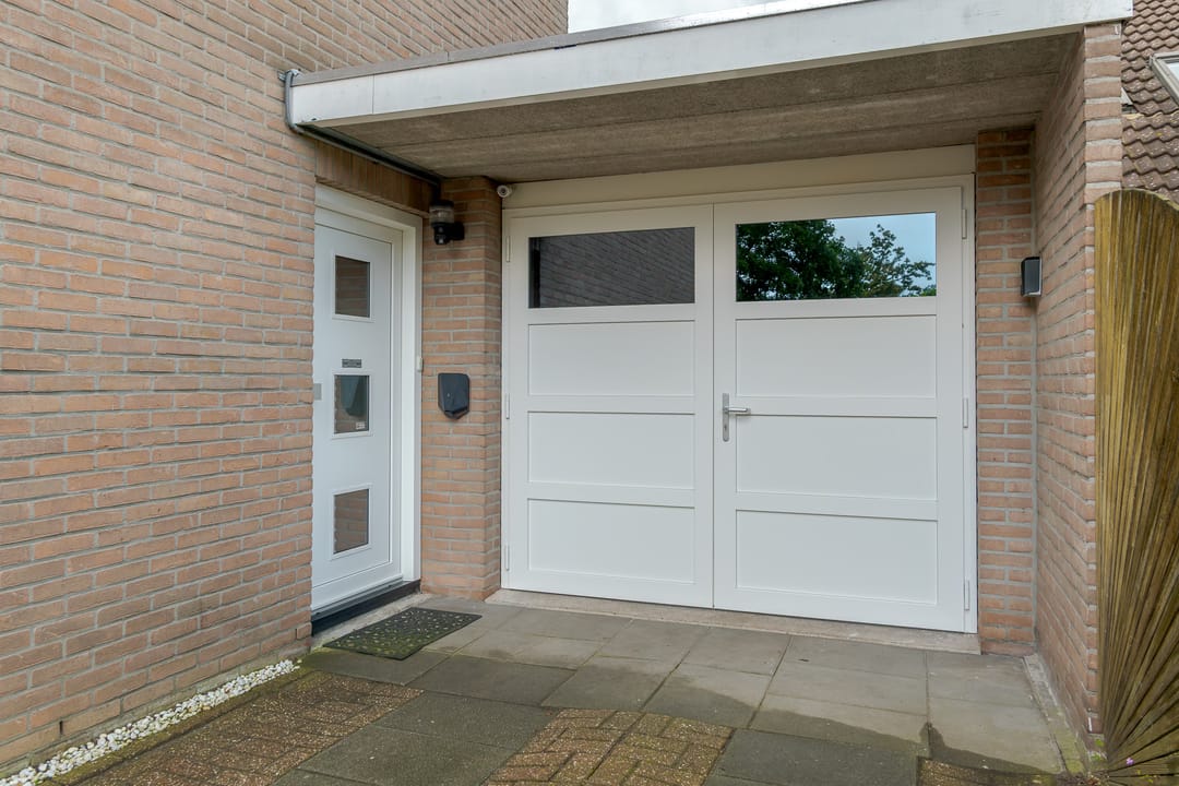 Modernized Semi-Detached Home with Garage in Child-Friendly Oosterboer — 47