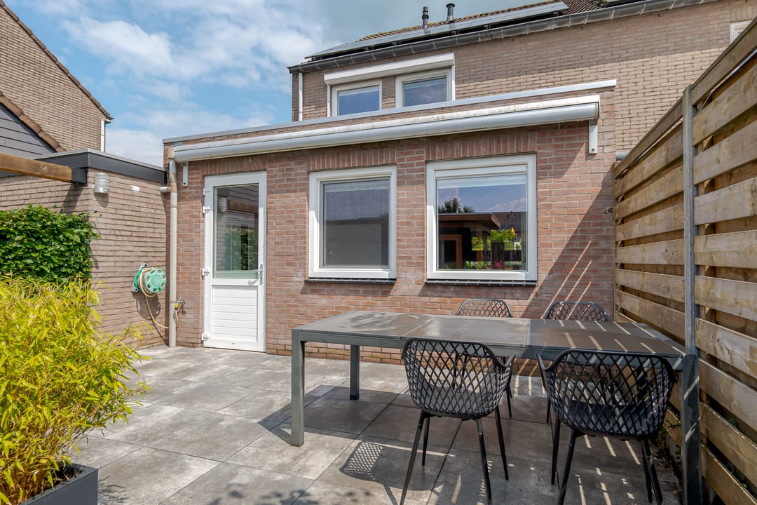 Modernized Semi-Detached Home with Garage in Child-Friendly Oosterboer — 38