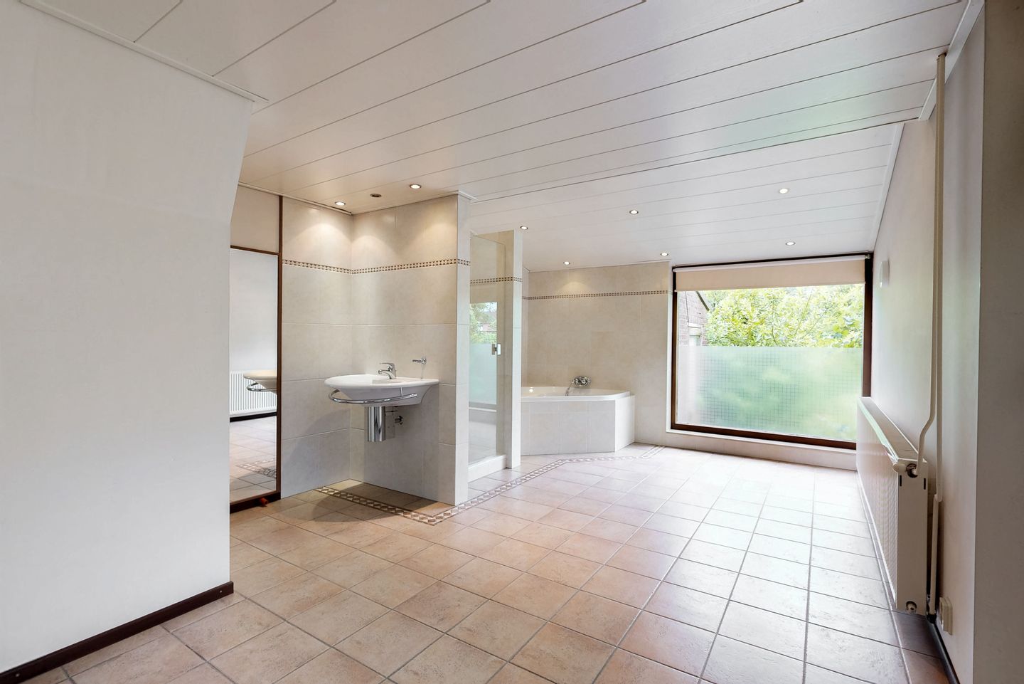Characterful 1930s Detached Home with Renovation Potential in Reuver — 10