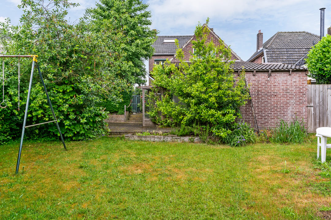 Characterful 1930s Detached Home with Renovation Potential in Reuver — 32