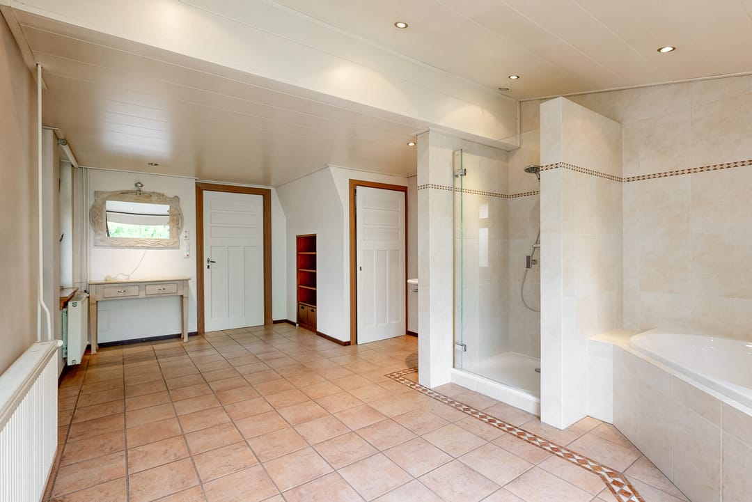 Characterful 1930s Detached Home with Renovation Potential in Reuver — 11