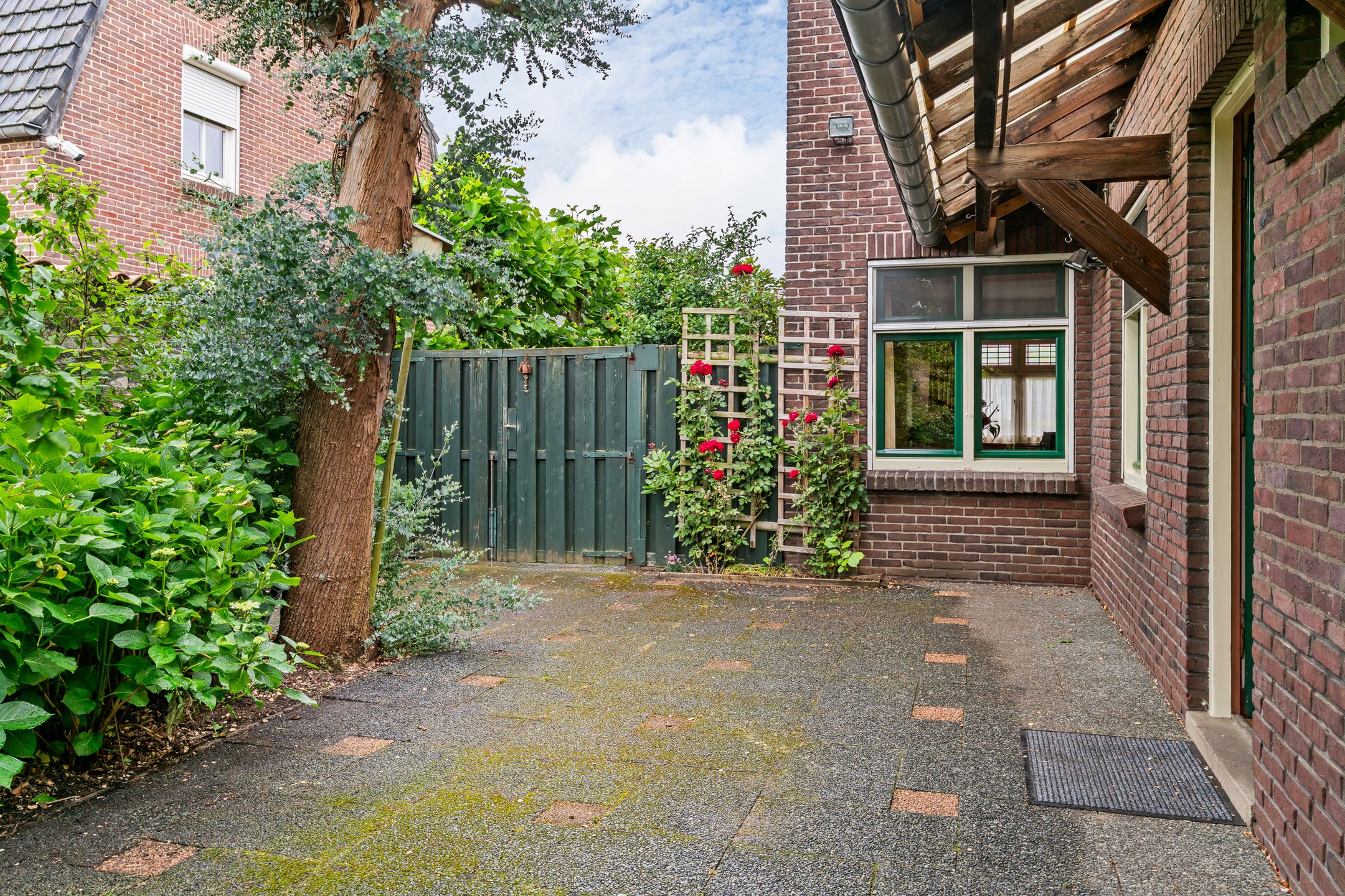 Characterful 1930s Detached Home with Renovation Potential in Reuver — 30