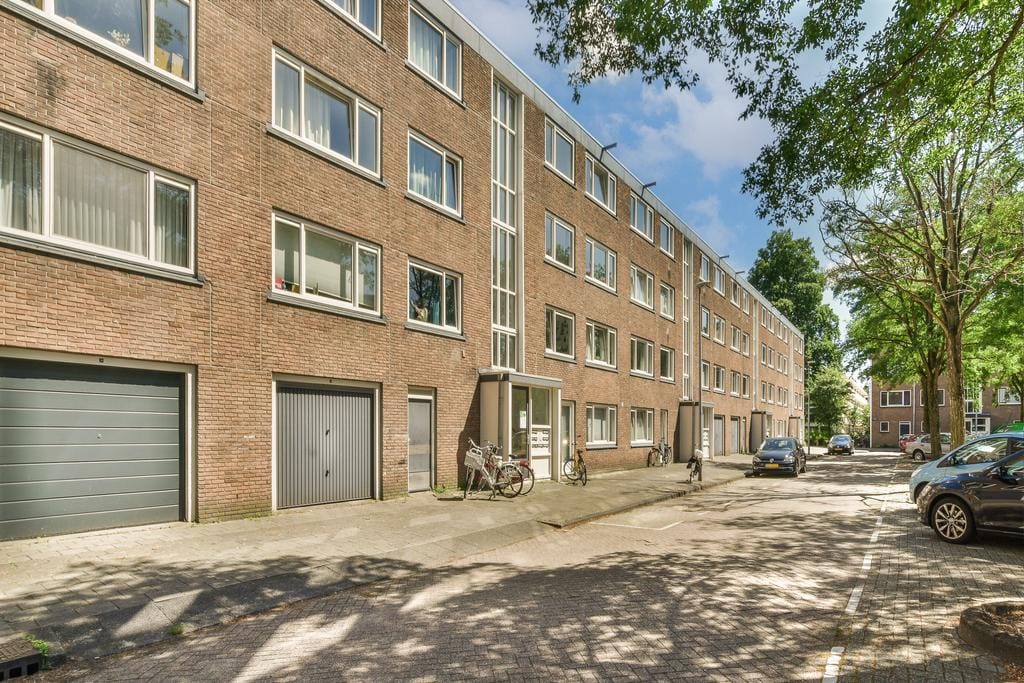 Renovated Top Floor Apartment with Balcony in Buitenveldert — 15