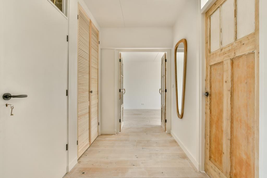 Renovated Top Floor Apartment with Balcony in Buitenveldert — 7