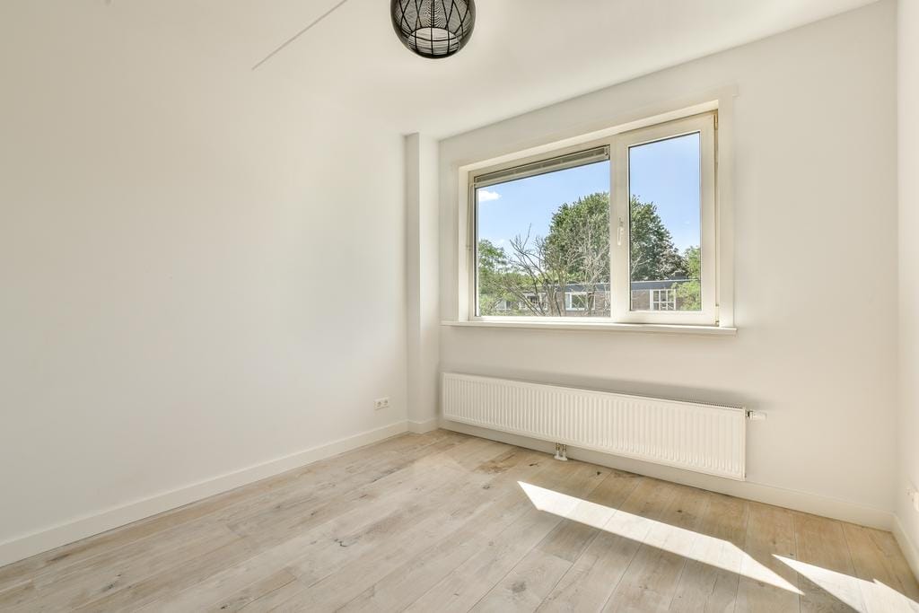 Renovated Top Floor Apartment with Balcony in Buitenveldert — 8