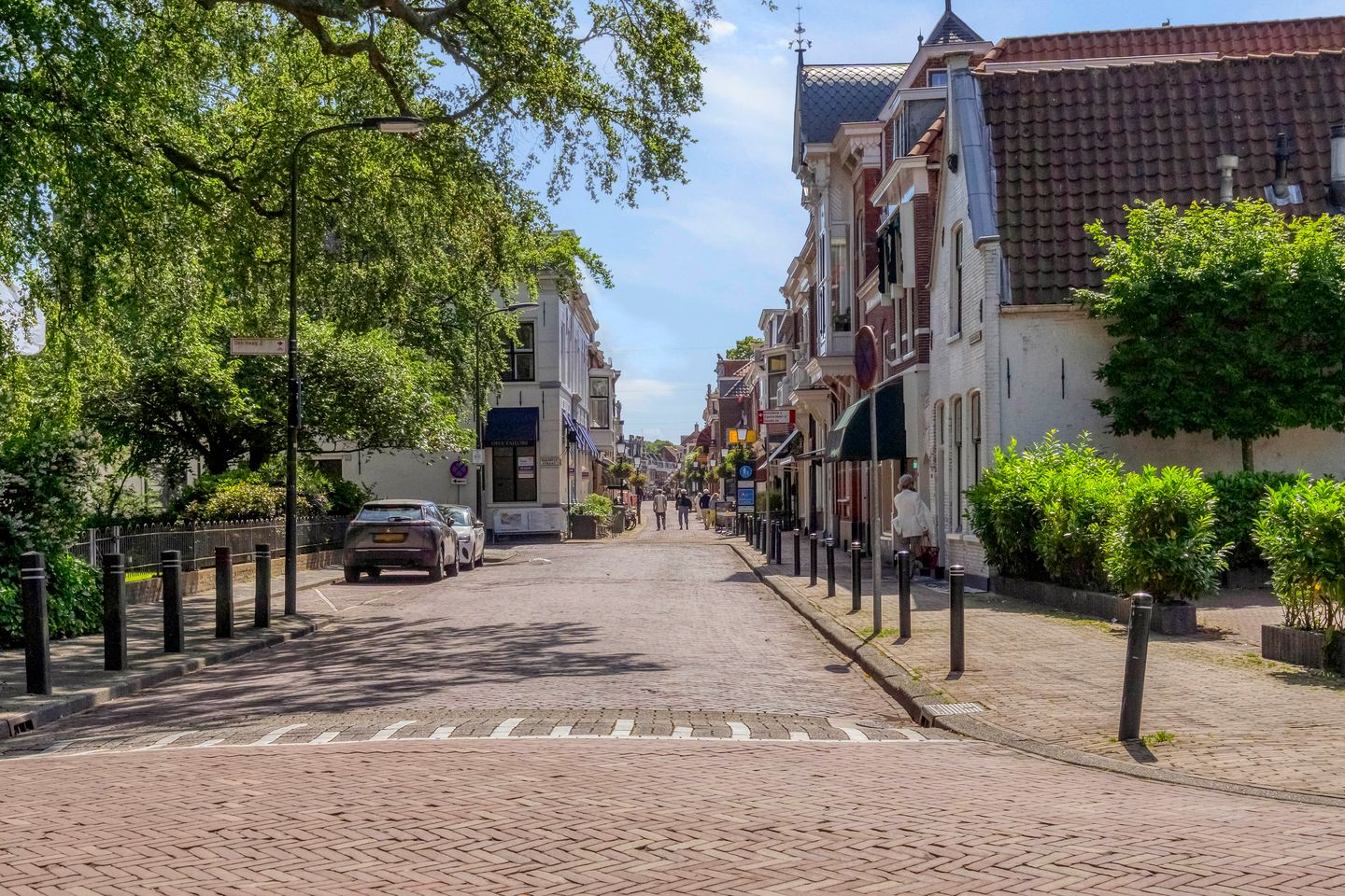 Charming Family Home with Four Bedrooms in Popular Oranjekwartier, Voorburg — 49