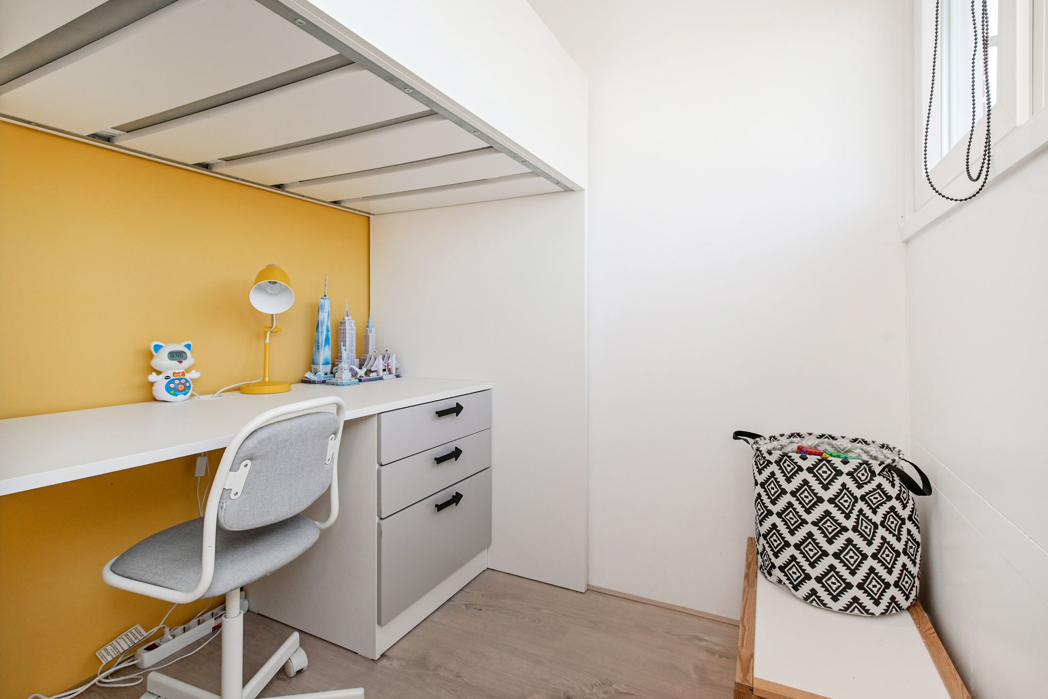 Charming Family Home with Four Bedrooms in Popular Oranjekwartier, Voorburg — 33