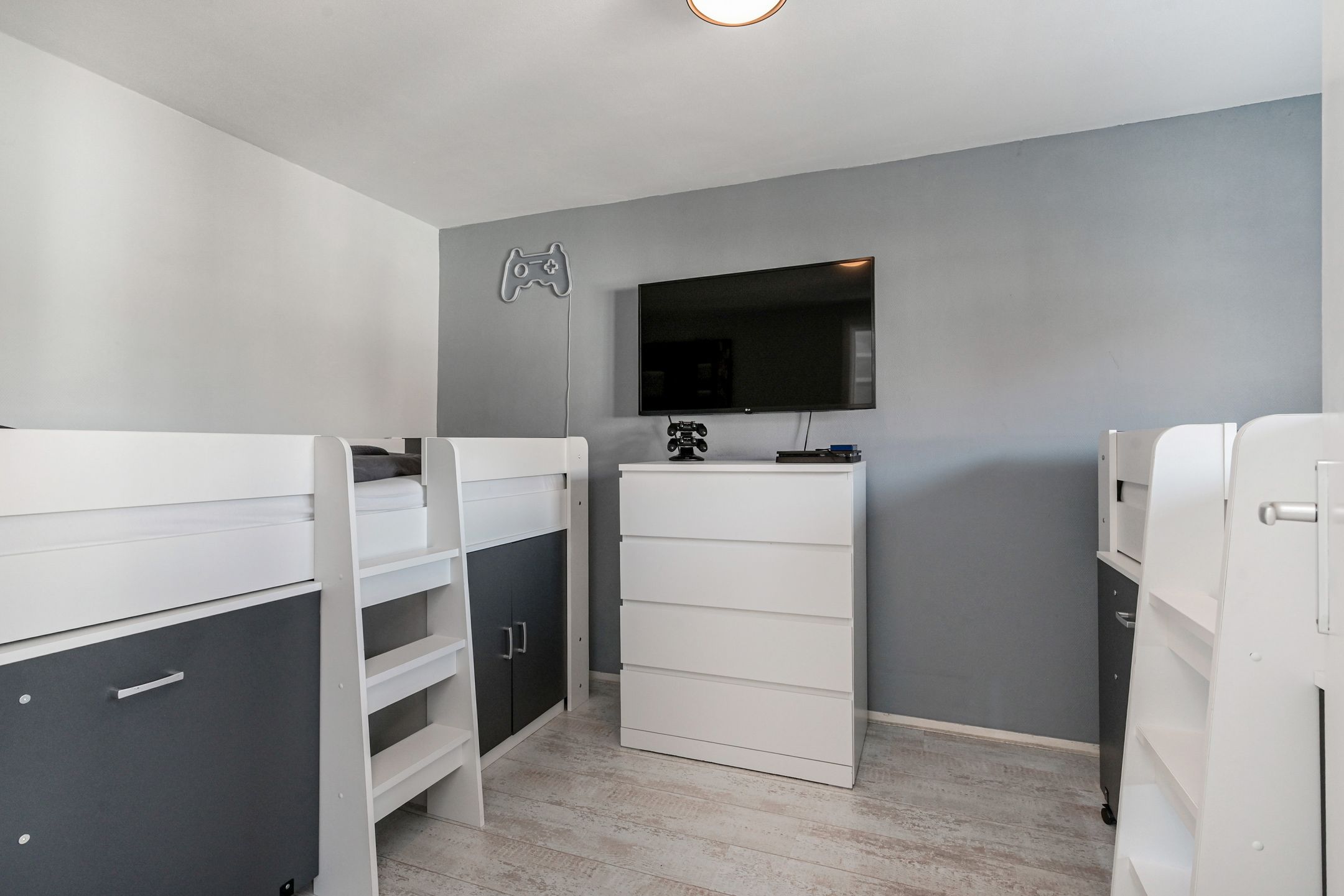 Charming Family Home with Four Bedrooms in Popular Oranjekwartier, Voorburg — 21