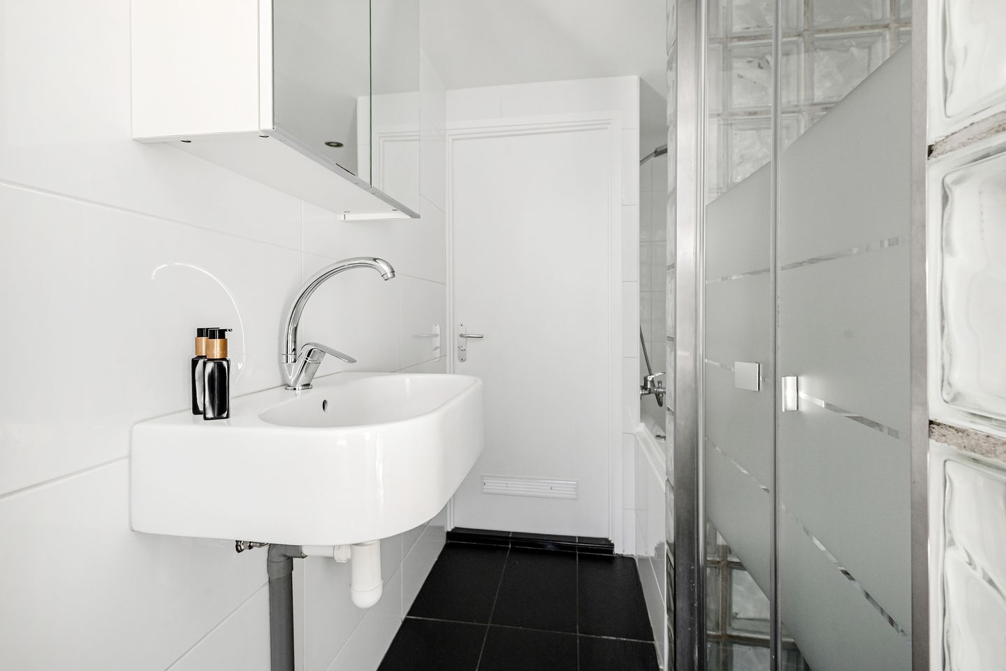 Charming Family Home with Four Bedrooms in Popular Oranjekwartier, Voorburg — 29