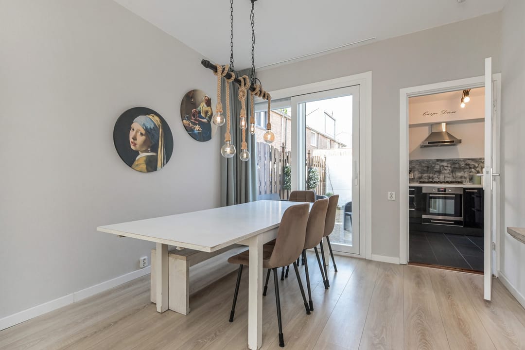 Charming Family Home with Four Bedrooms in Popular Oranjekwartier, Voorburg — 8