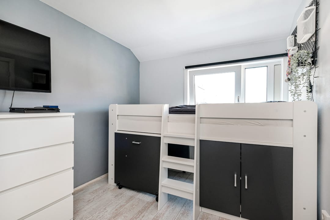 Charming Family Home with Four Bedrooms in Popular Oranjekwartier, Voorburg — 22