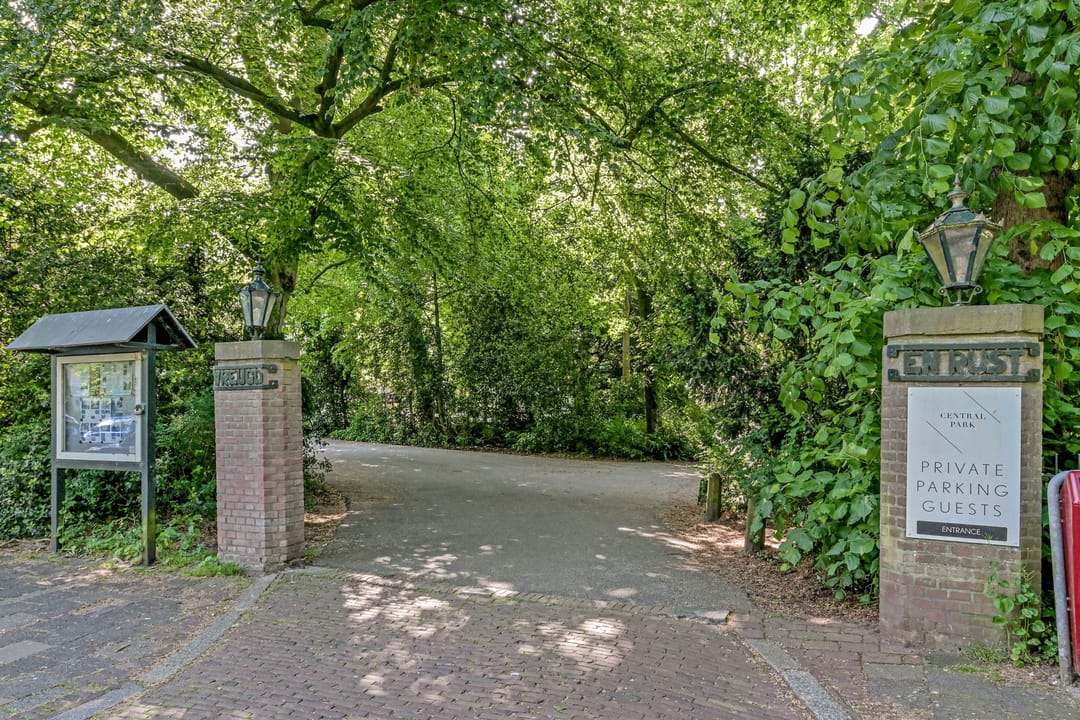 Charming Family Home with Four Bedrooms in Popular Oranjekwartier, Voorburg — 47
